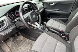 punainen Kia Stonic 2021 kuva 3.