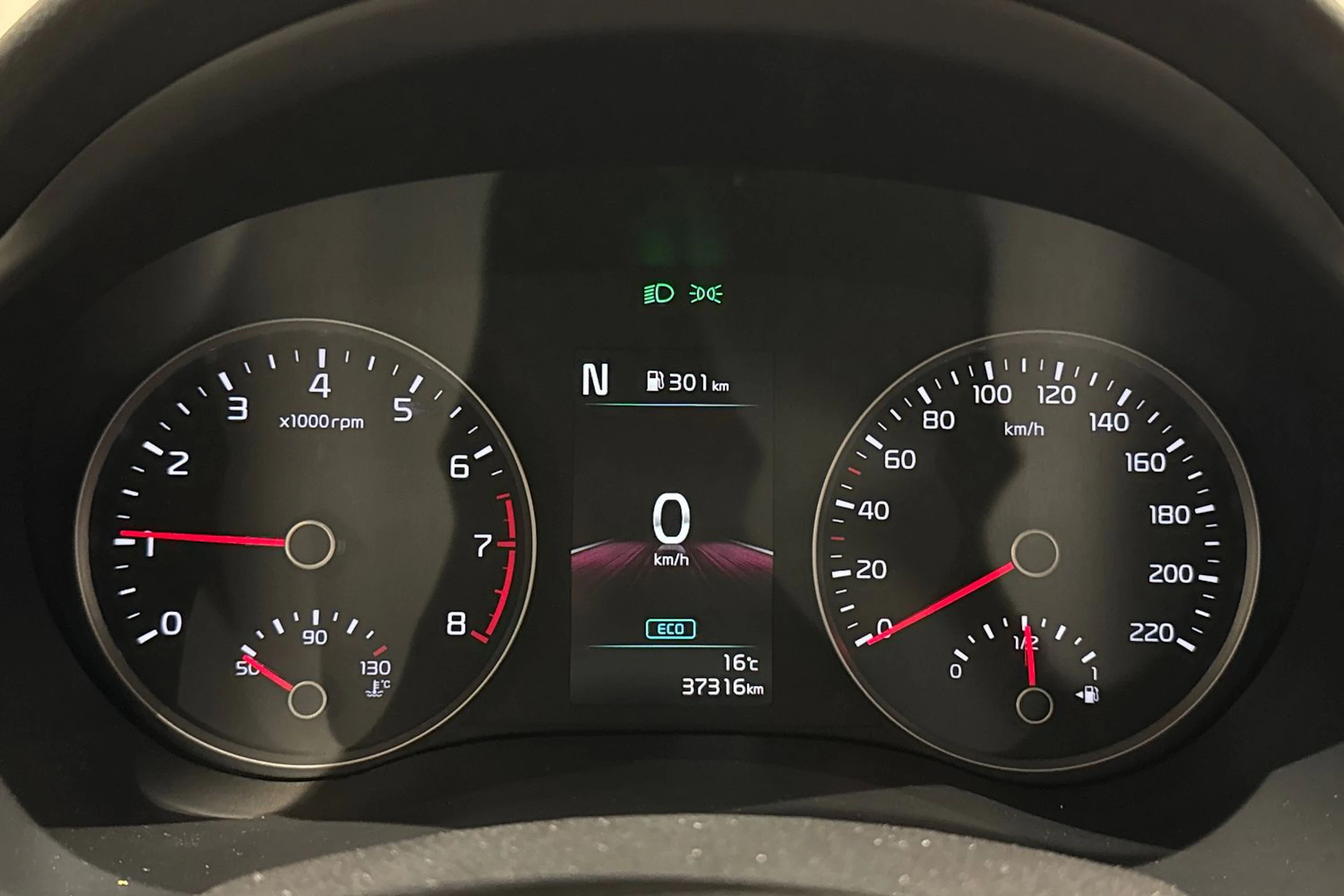 punainen Kia Stonic 2021 kuva 13.