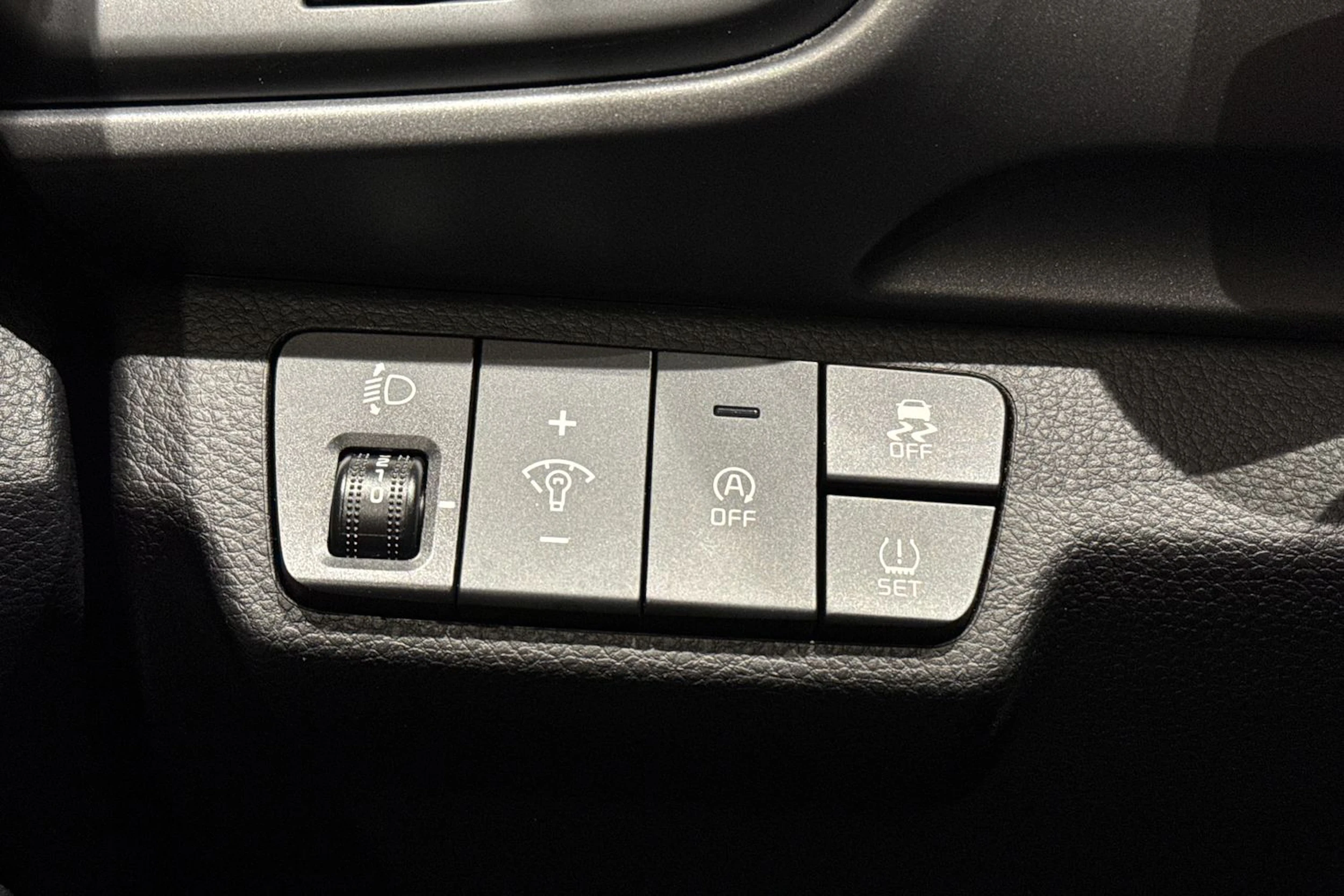 punainen Kia Stonic 2021 kuva 14.