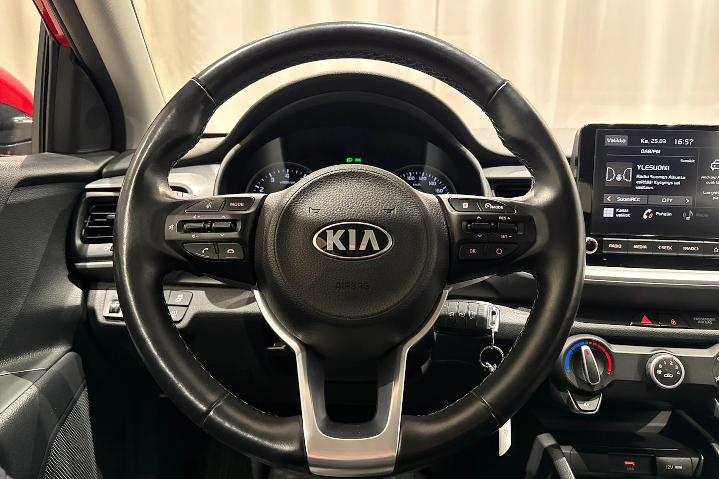 punainen Kia Stonic 2021 kuva 15.