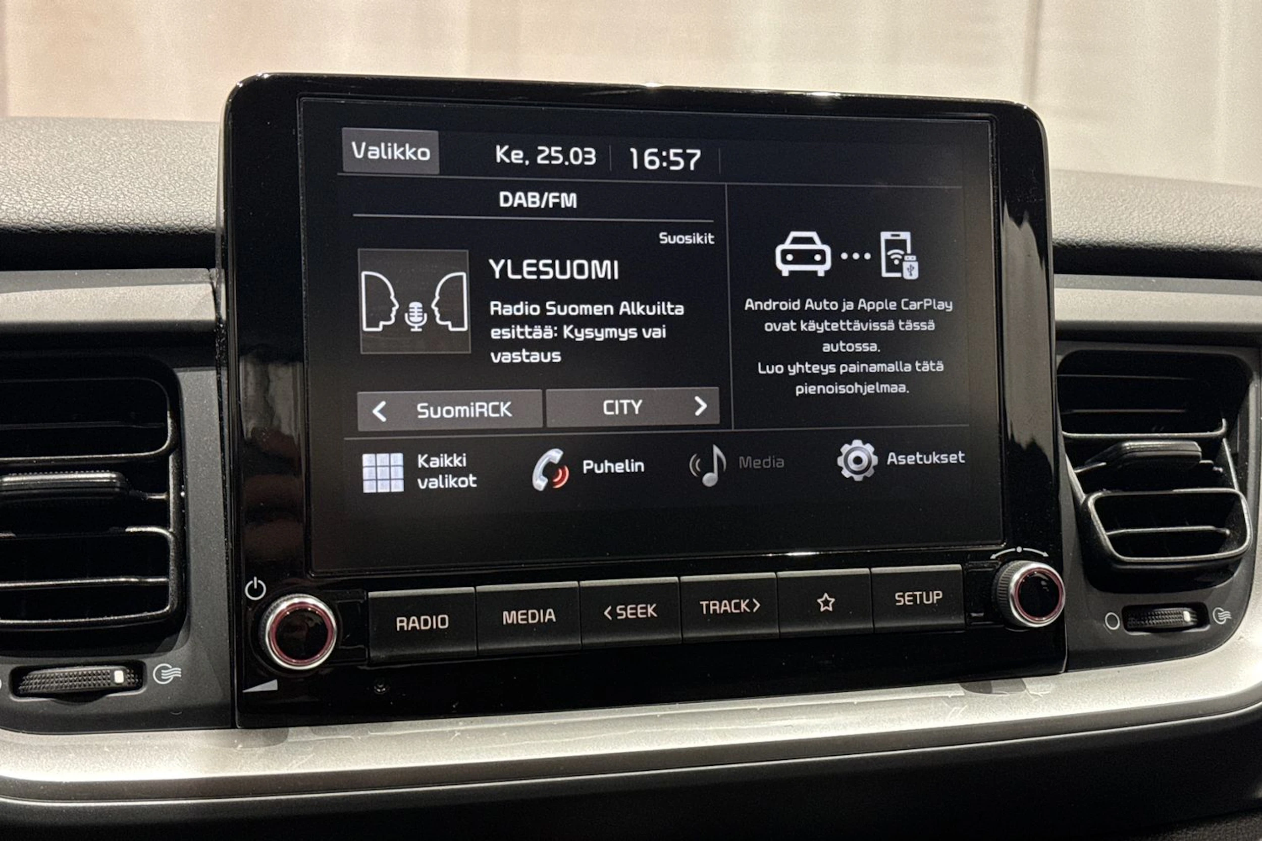 punainen Kia Stonic 2021 kuva 16.