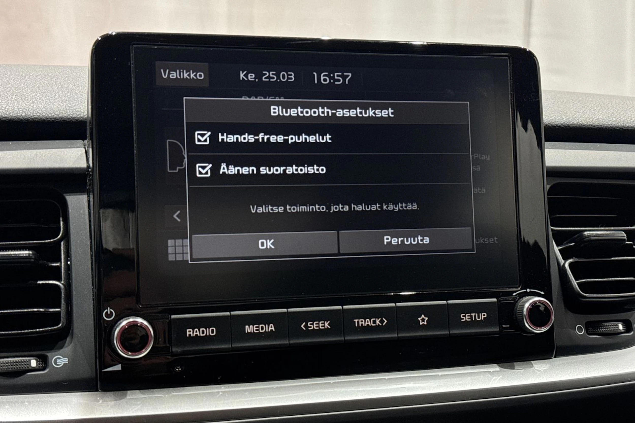 punainen Kia Stonic 2021 kuva 17.