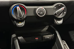 punainen Kia Stonic 2021 kuva 19.