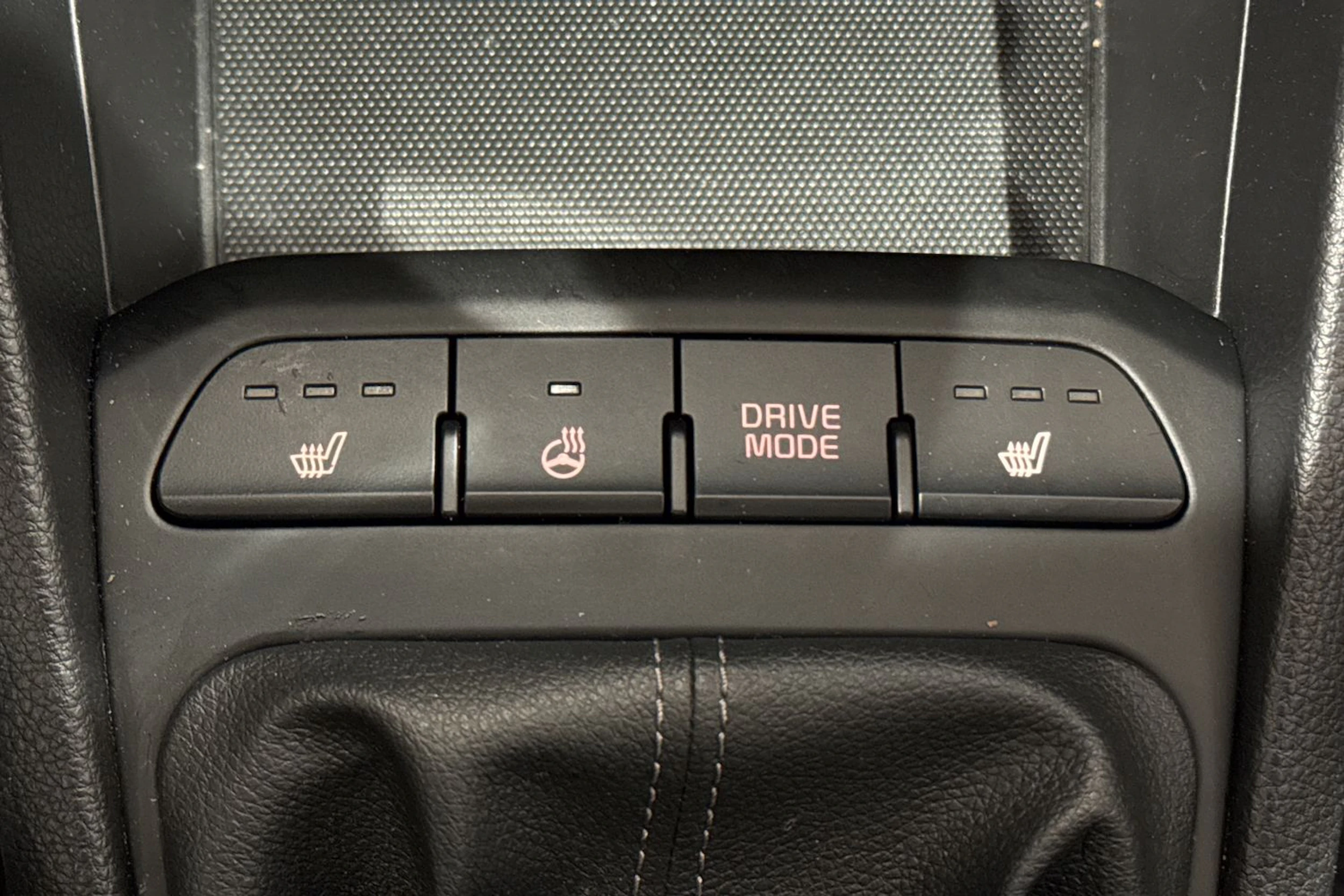 punainen Kia Stonic 2021 kuva 20.