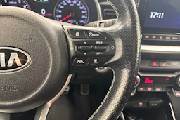 harmaa Kia Stonic 2021 kuva 18.