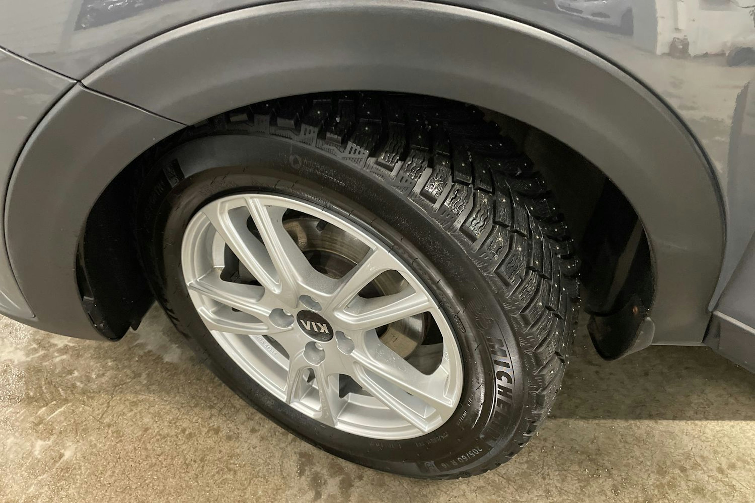 harmaa Kia Stonic 2021 kuva 13.