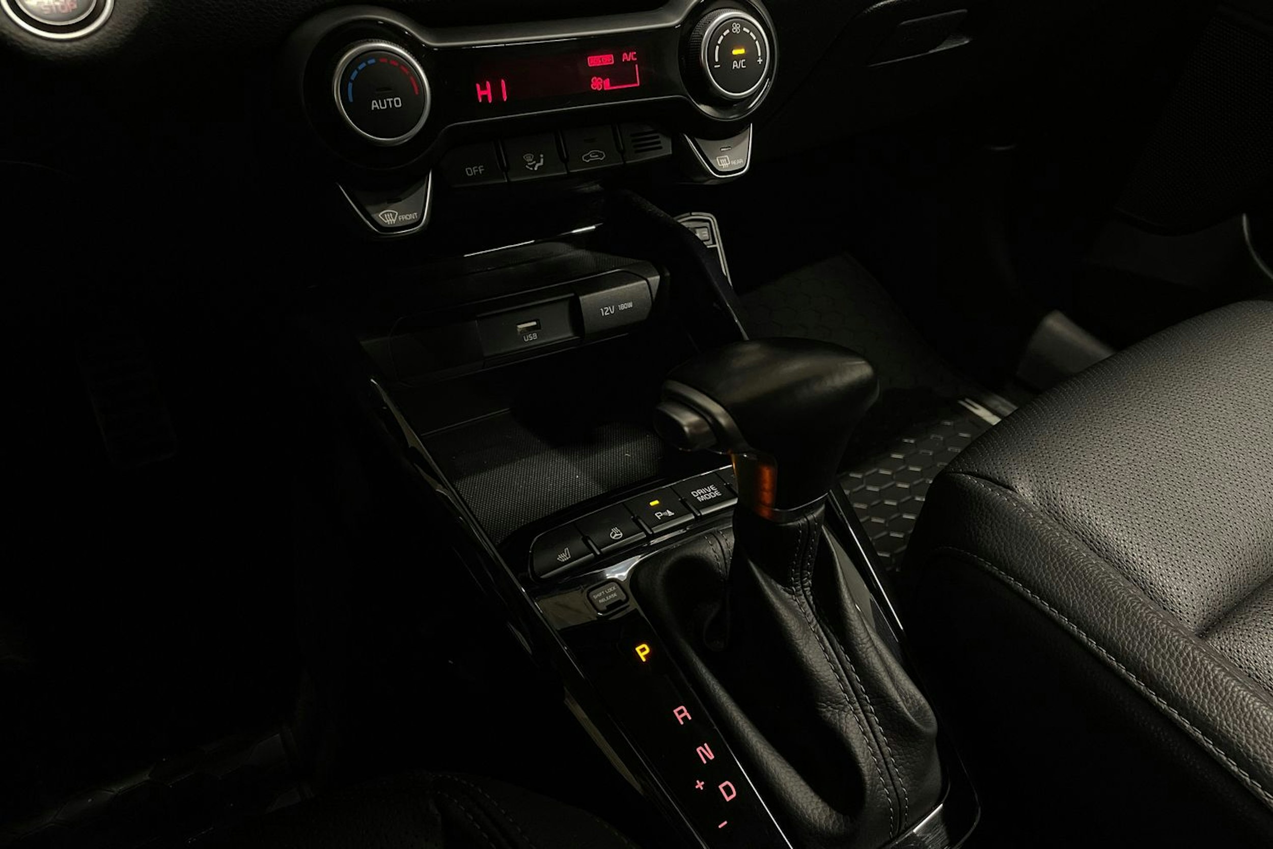 harmaa Kia Stonic 2021 kuva 23.