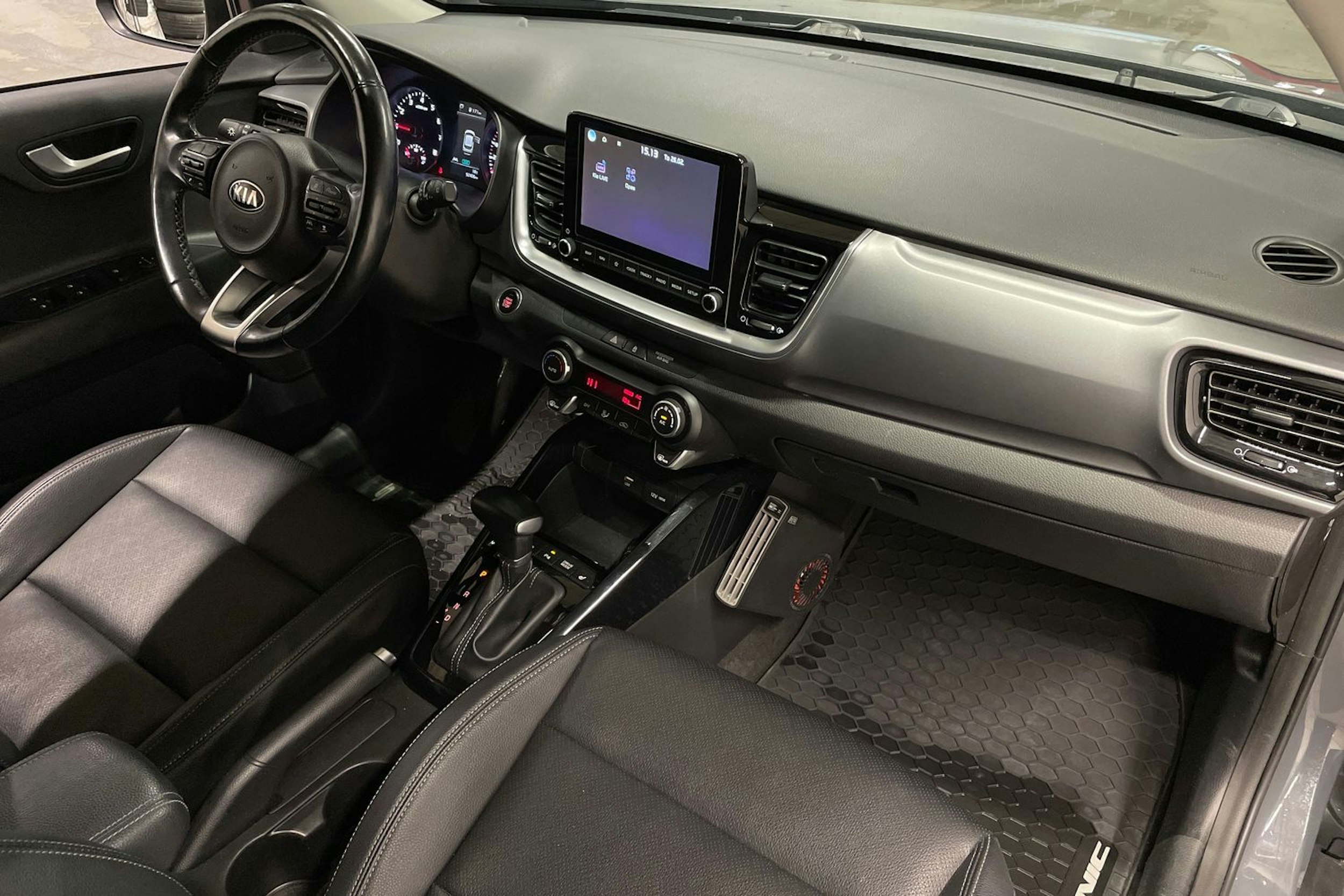 harmaa Kia Stonic 2021 kuva 29.