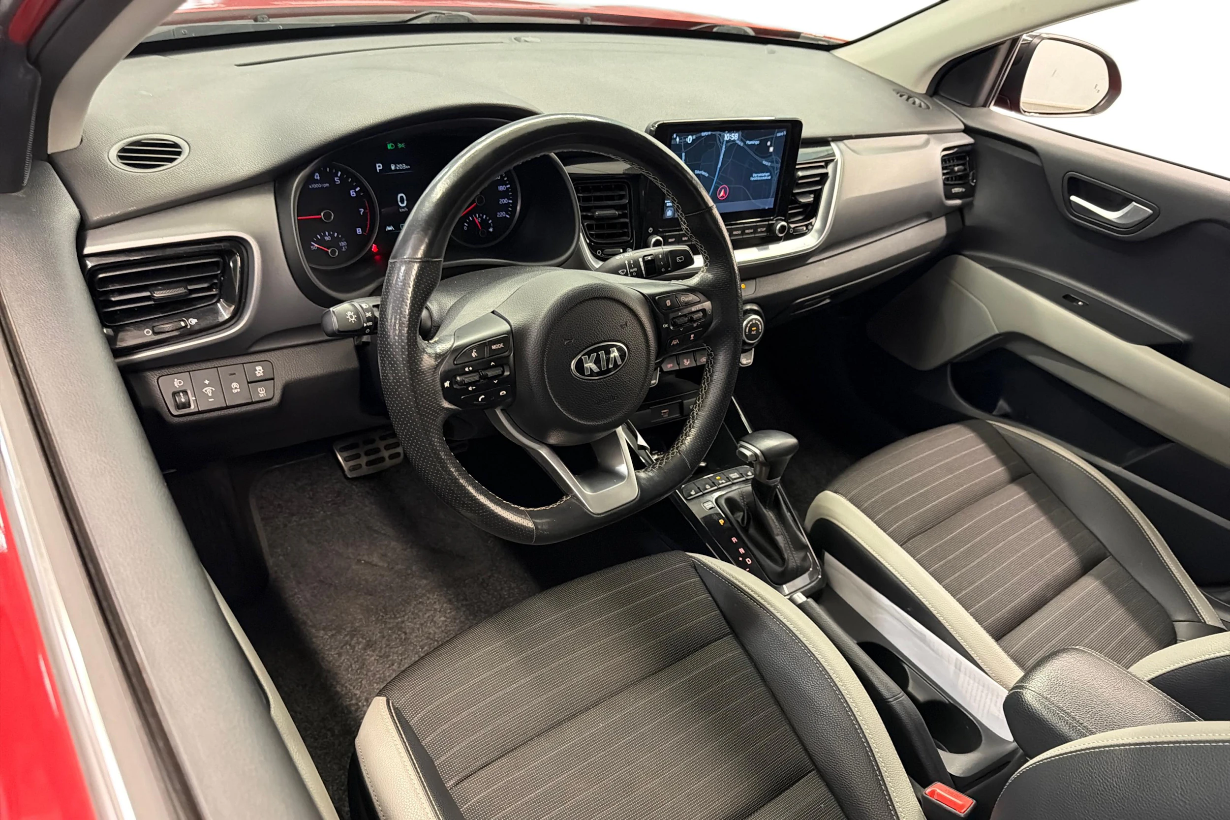 Punainen Kia Stonic 2021 kuva 6.