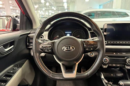 Punainen Kia Stonic 2021 kuva 11.