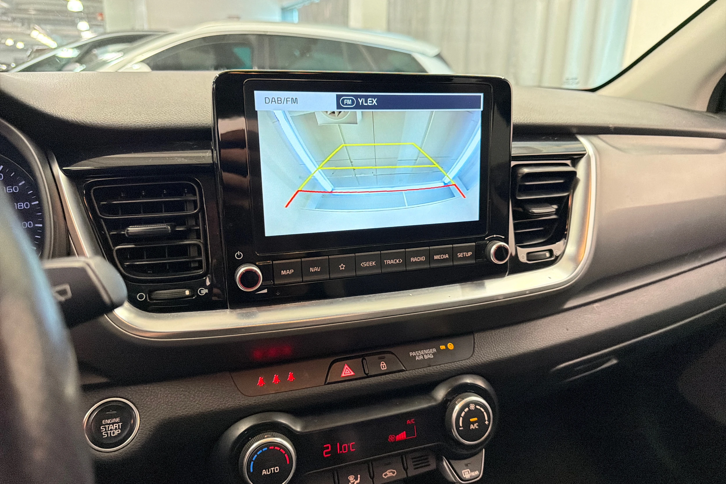 Punainen Kia Stonic 2021 kuva 13.