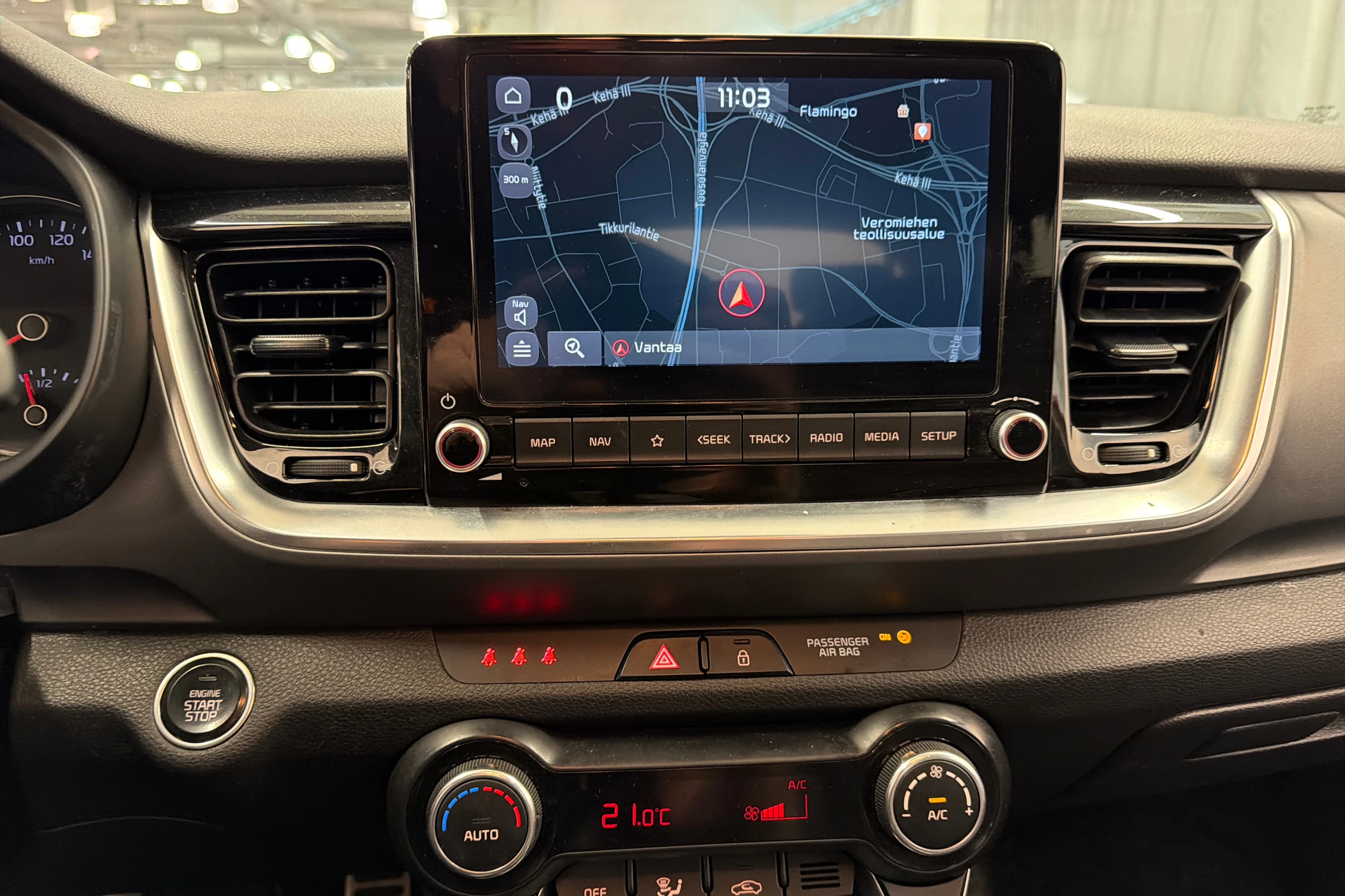 Punainen Kia Stonic 2021 kuva 14.