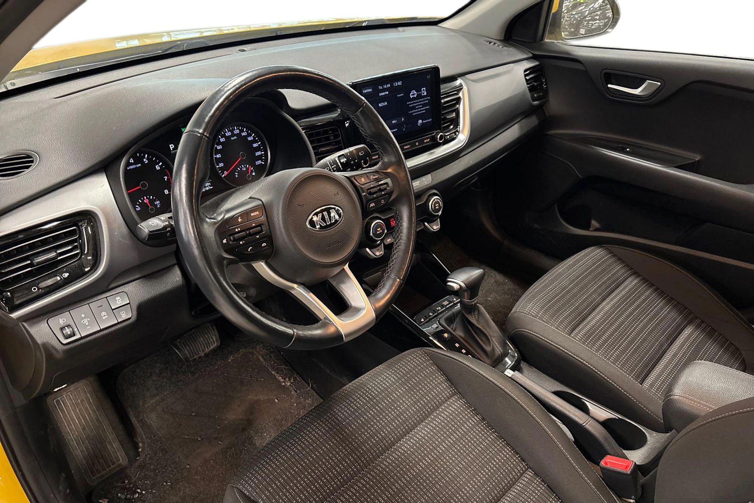 keltainen Kia Stonic 2021 kuva 3.