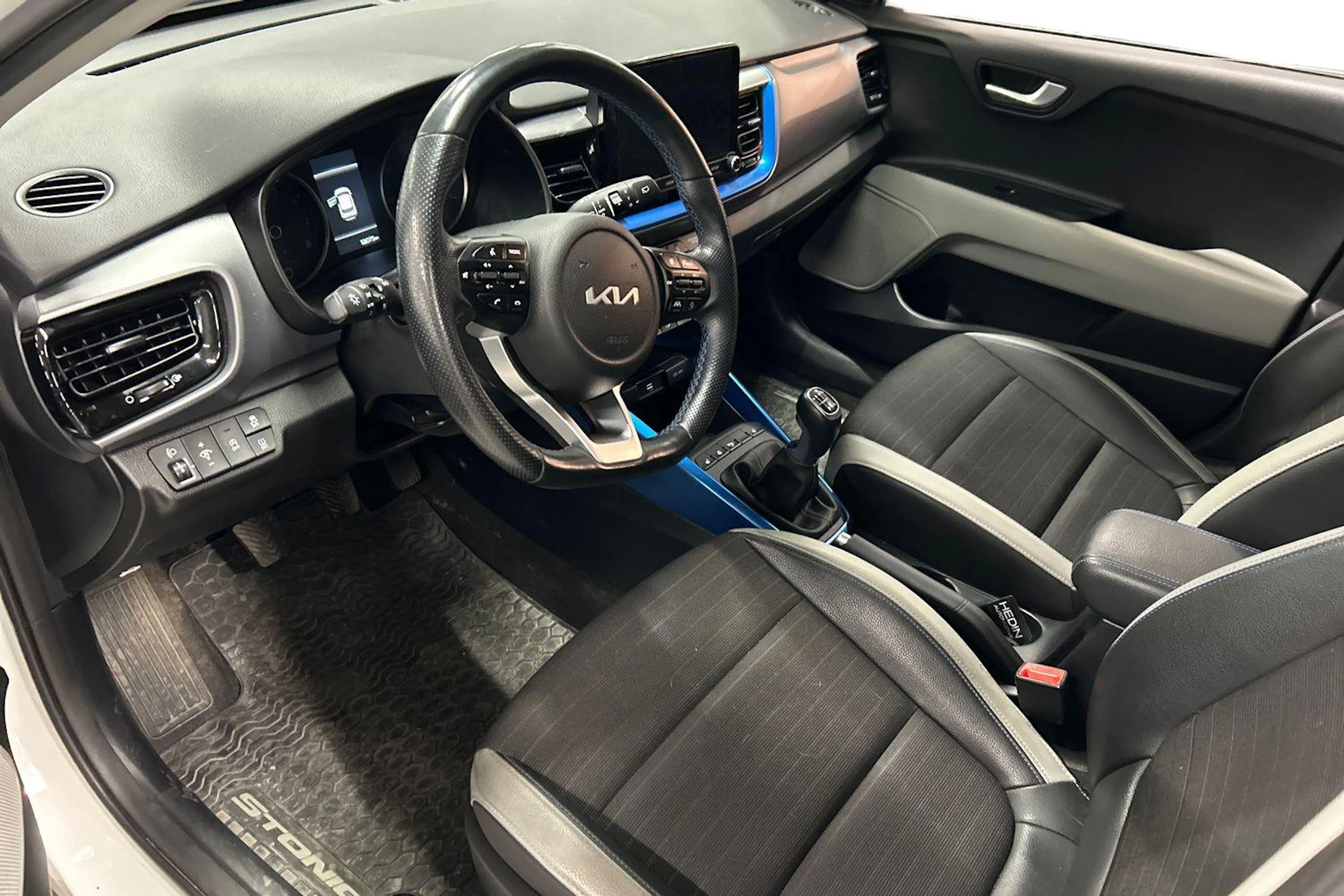 valkoinen Kia Stonic 2022 kuva 3.