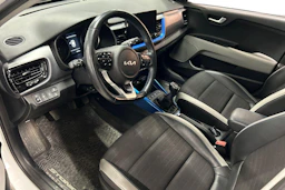 valkoinen Kia Stonic 2022 kuva 3.