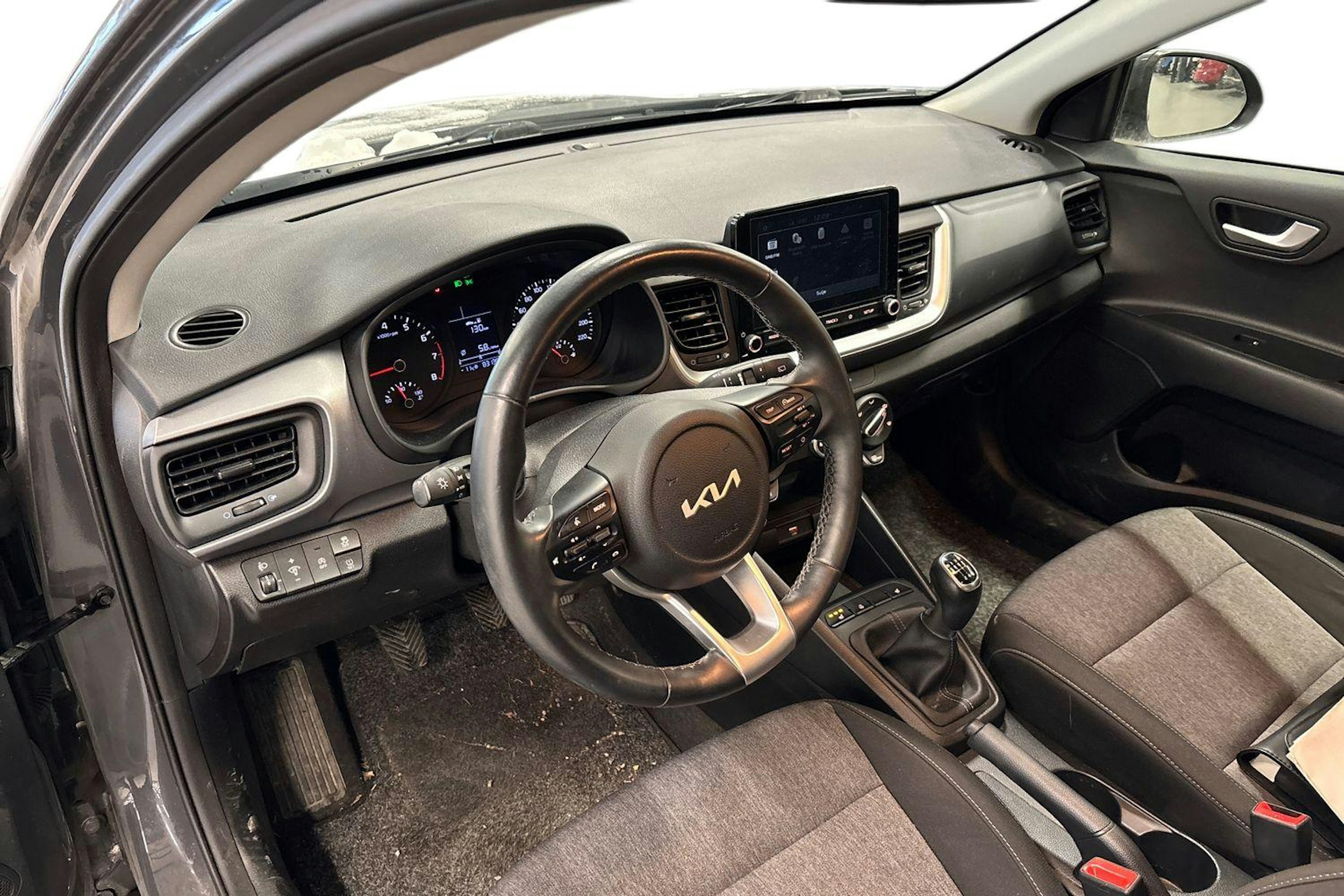 harmaa Kia Stonic 2022 kuva 3.