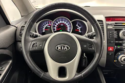 sininen Kia Venga 2011 kuva 16.