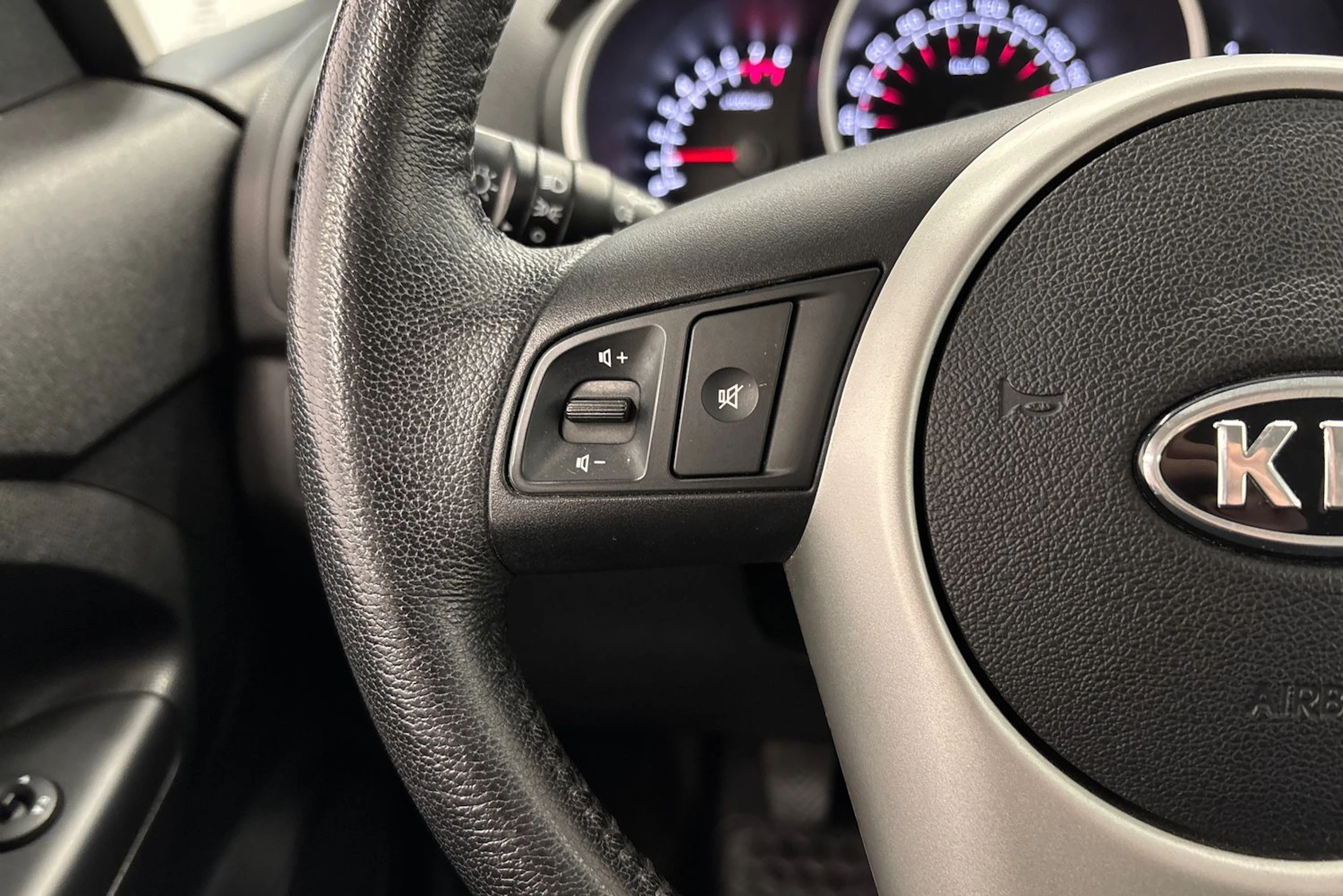 sininen Kia Venga 2011 kuva 17.