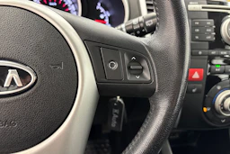 sininen Kia Venga 2011 kuva 18.