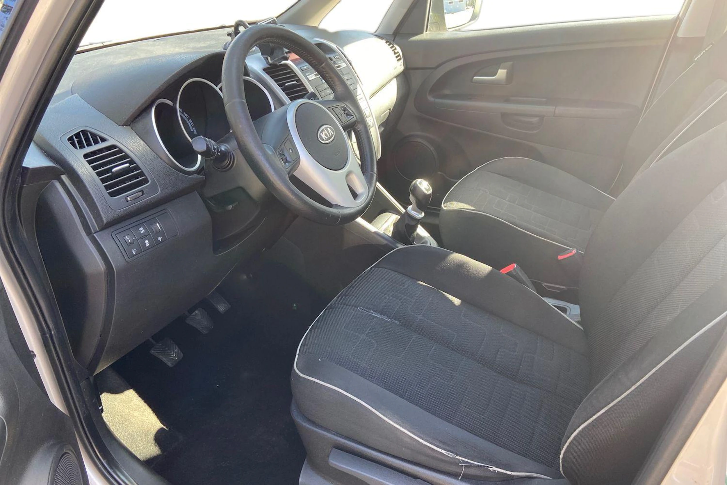 hopea Kia Venga 2011 kuva 8.