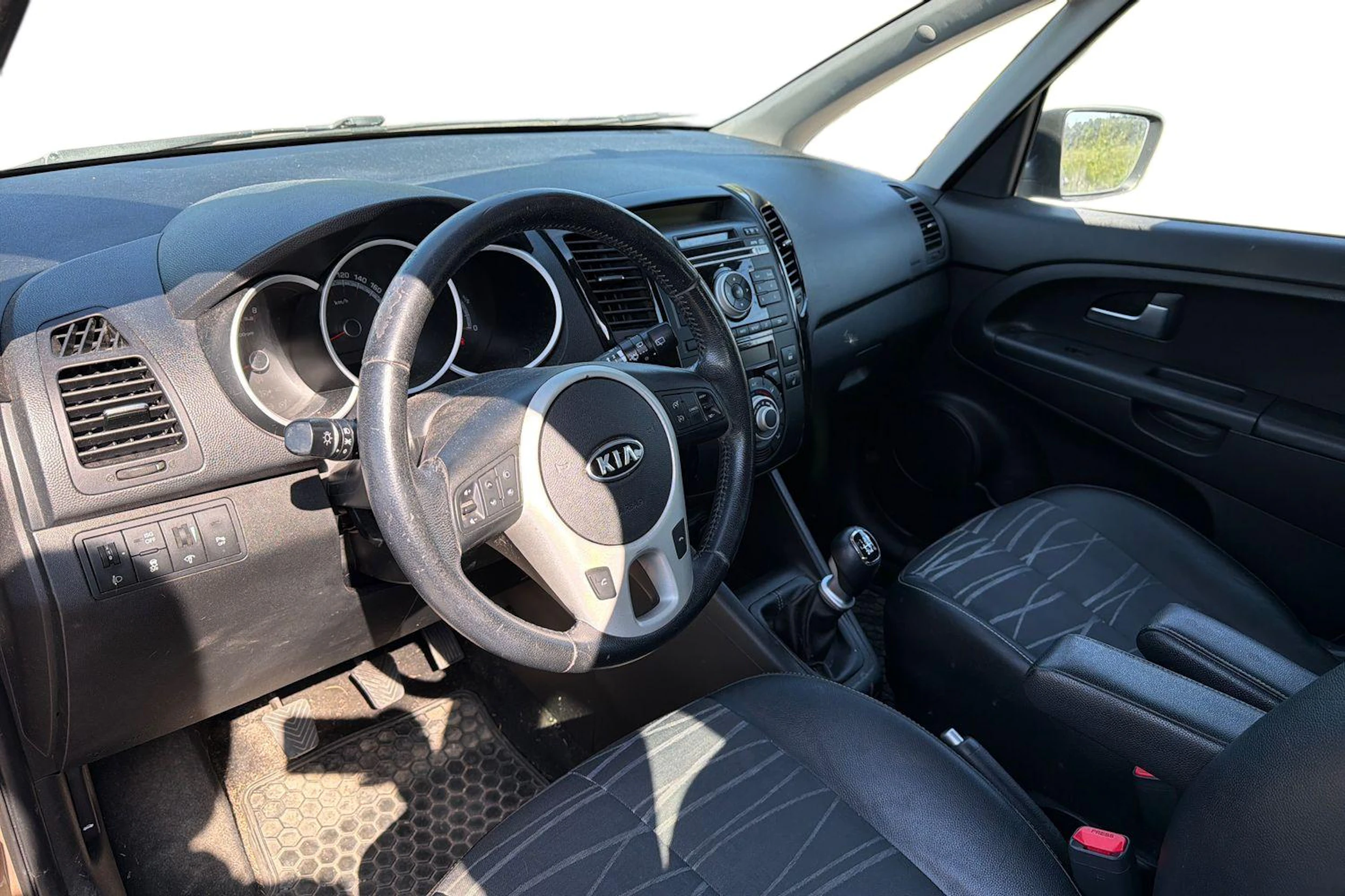 keltainen Kia Venga 2012 kuva 3.