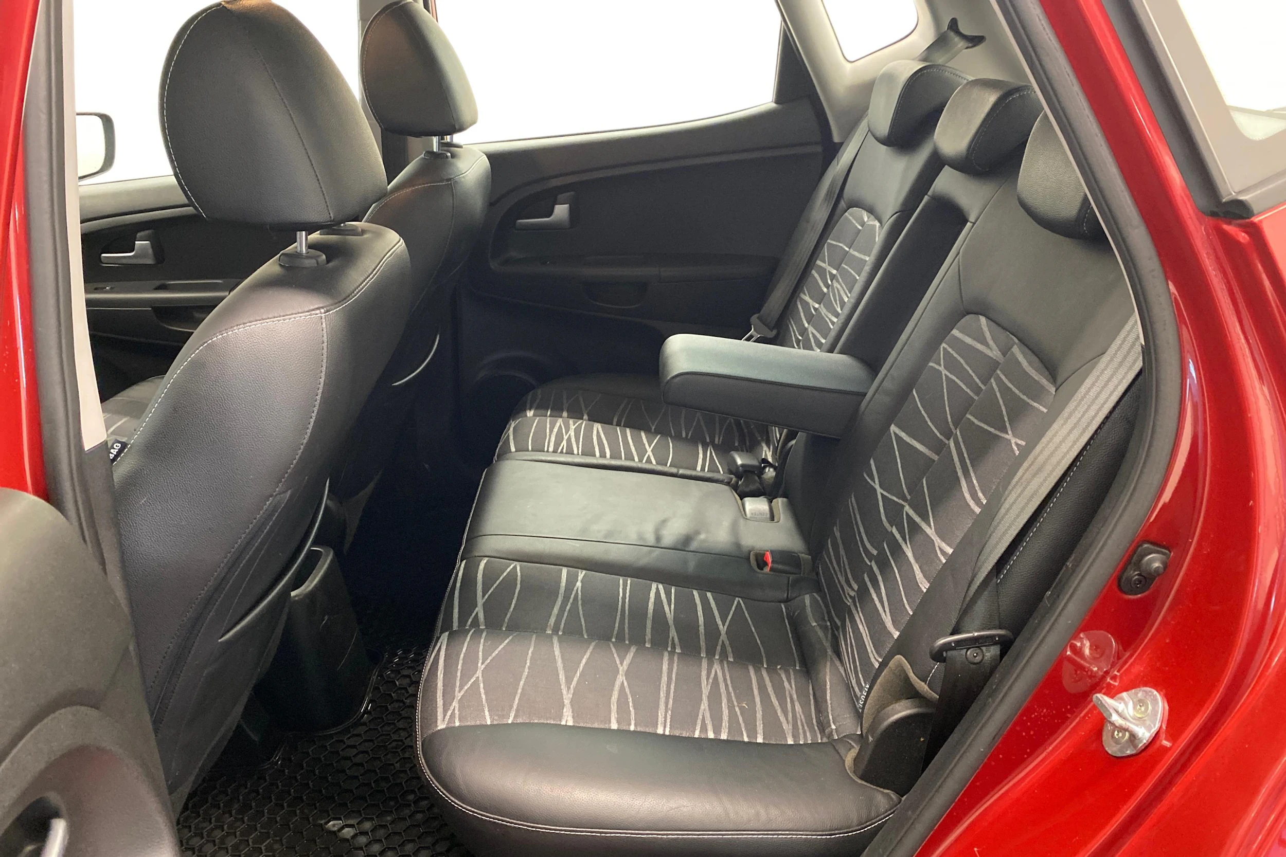 punainen Kia Venga 2014 kuva 8.