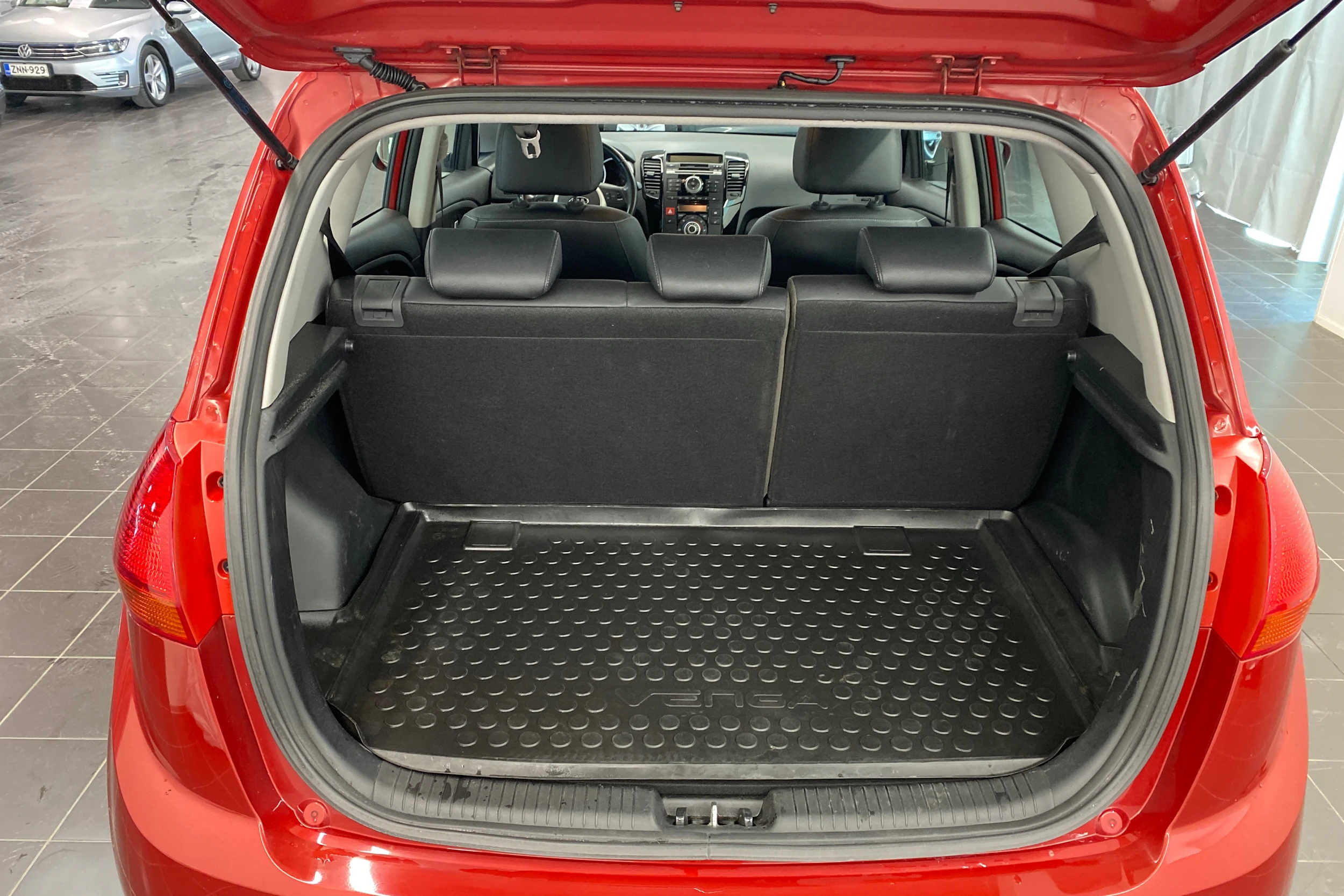 punainen Kia Venga 2014 kuva 11.
