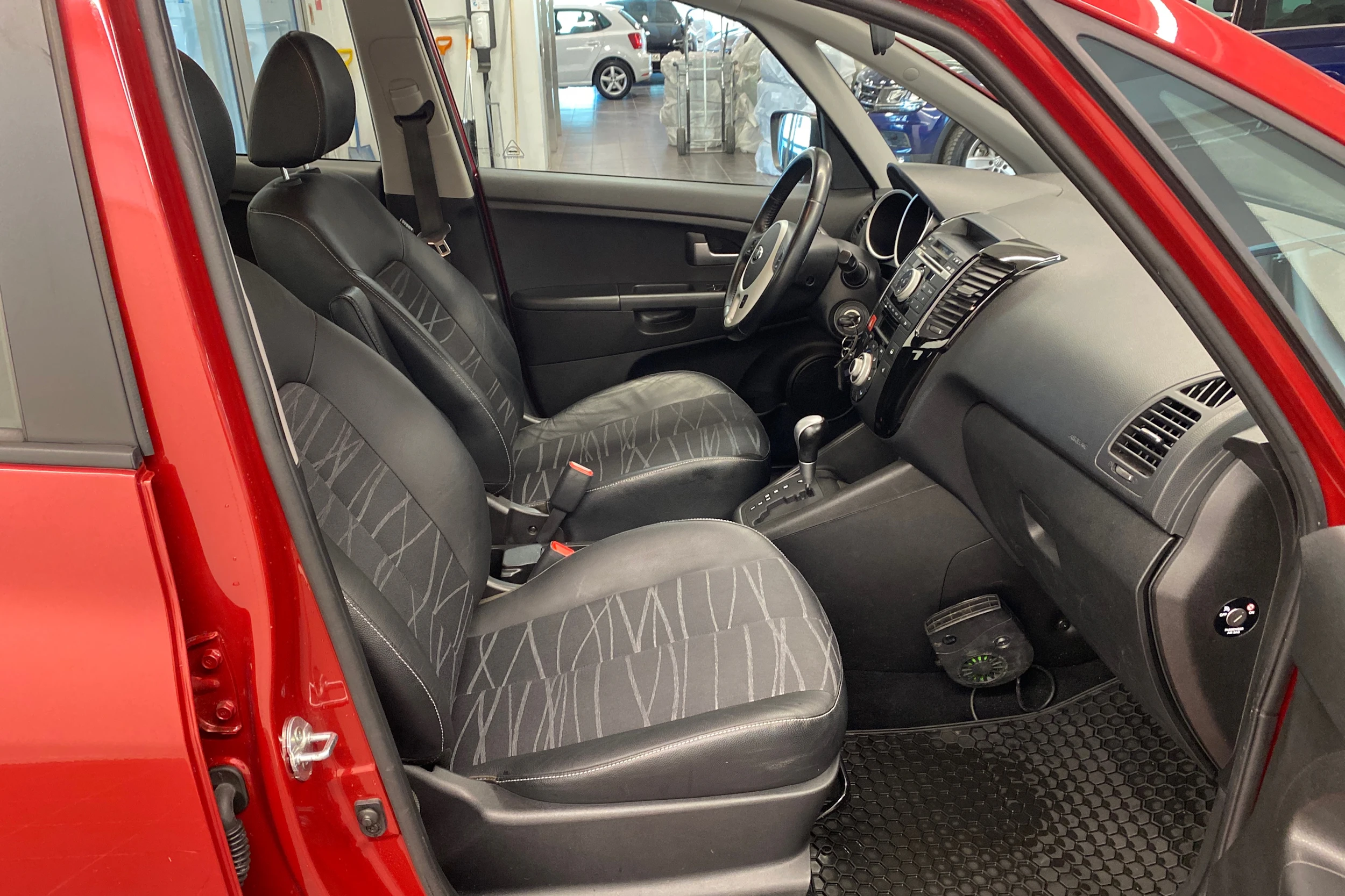 punainen Kia Venga 2014 kuva 13.