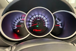 punainen Kia Venga 2014 kuva 18.