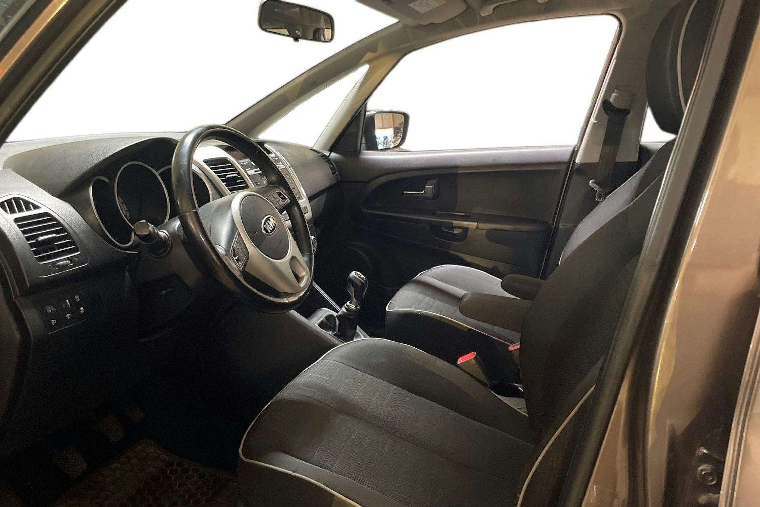 ruskea (beige) Kia Venga 2016 kuva 3.