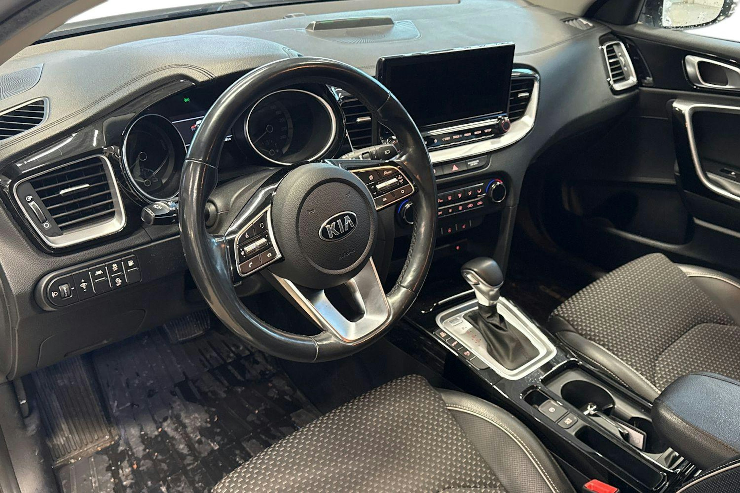 valkoinen Kia XCeed 2020 kuva 3.