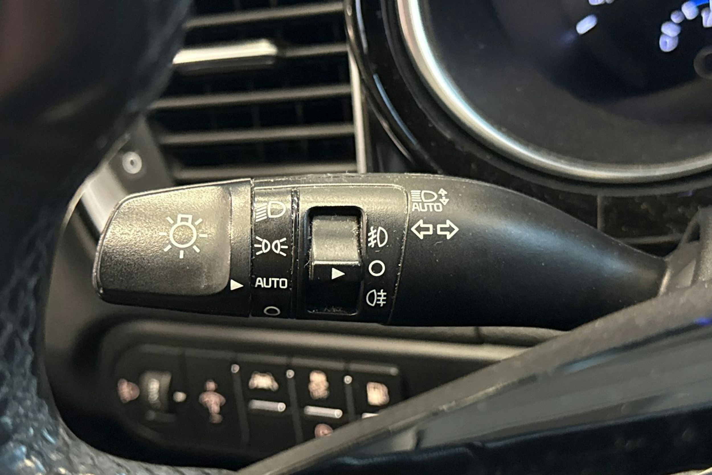 valkoinen Kia XCeed 2020 kuva 17.