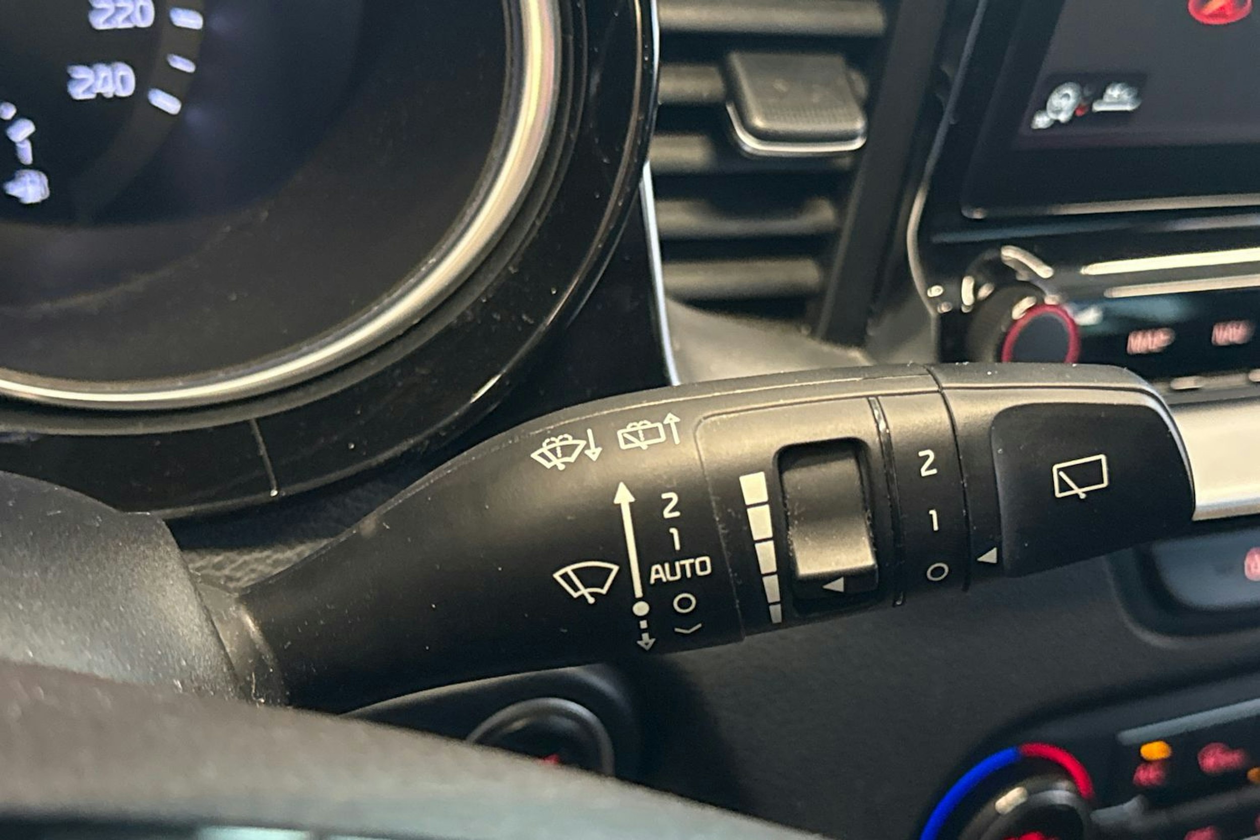 valkoinen Kia XCeed 2020 kuva 18.