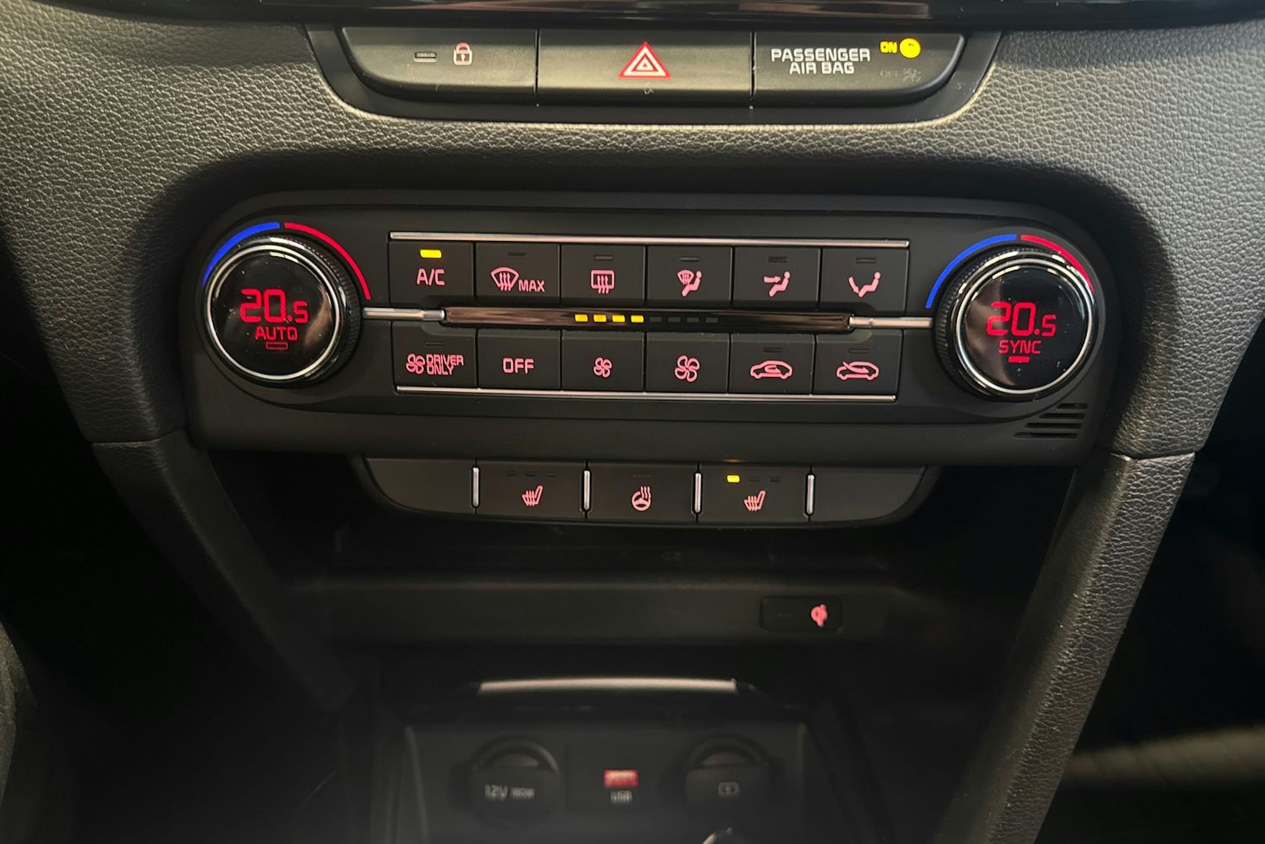 valkoinen Kia XCeed 2020 kuva 22.