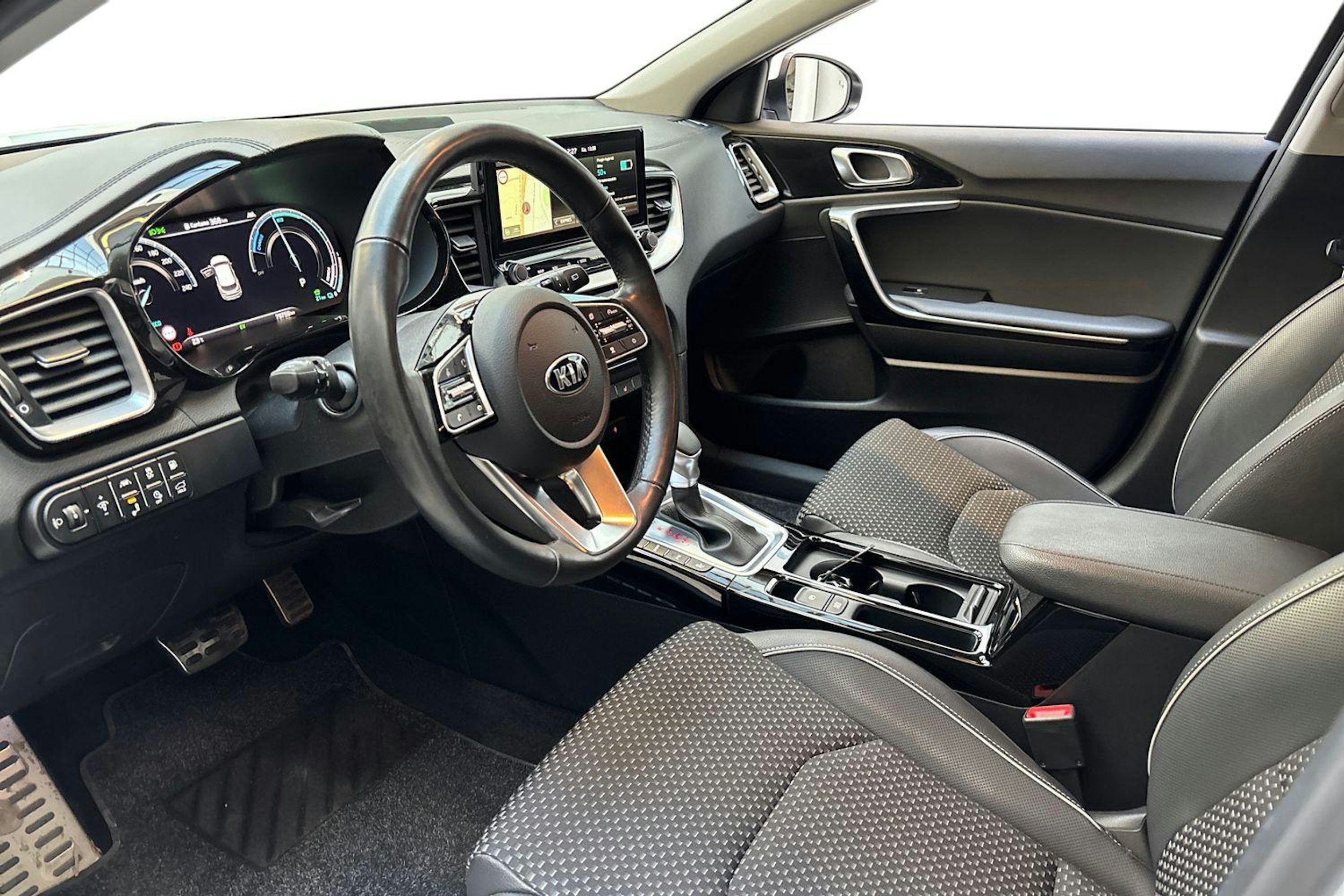 Valkoinen Kia XCeed 2020 kuva 7.