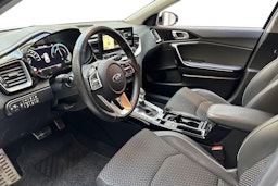 Valkoinen Kia XCeed 2020 kuva 7.