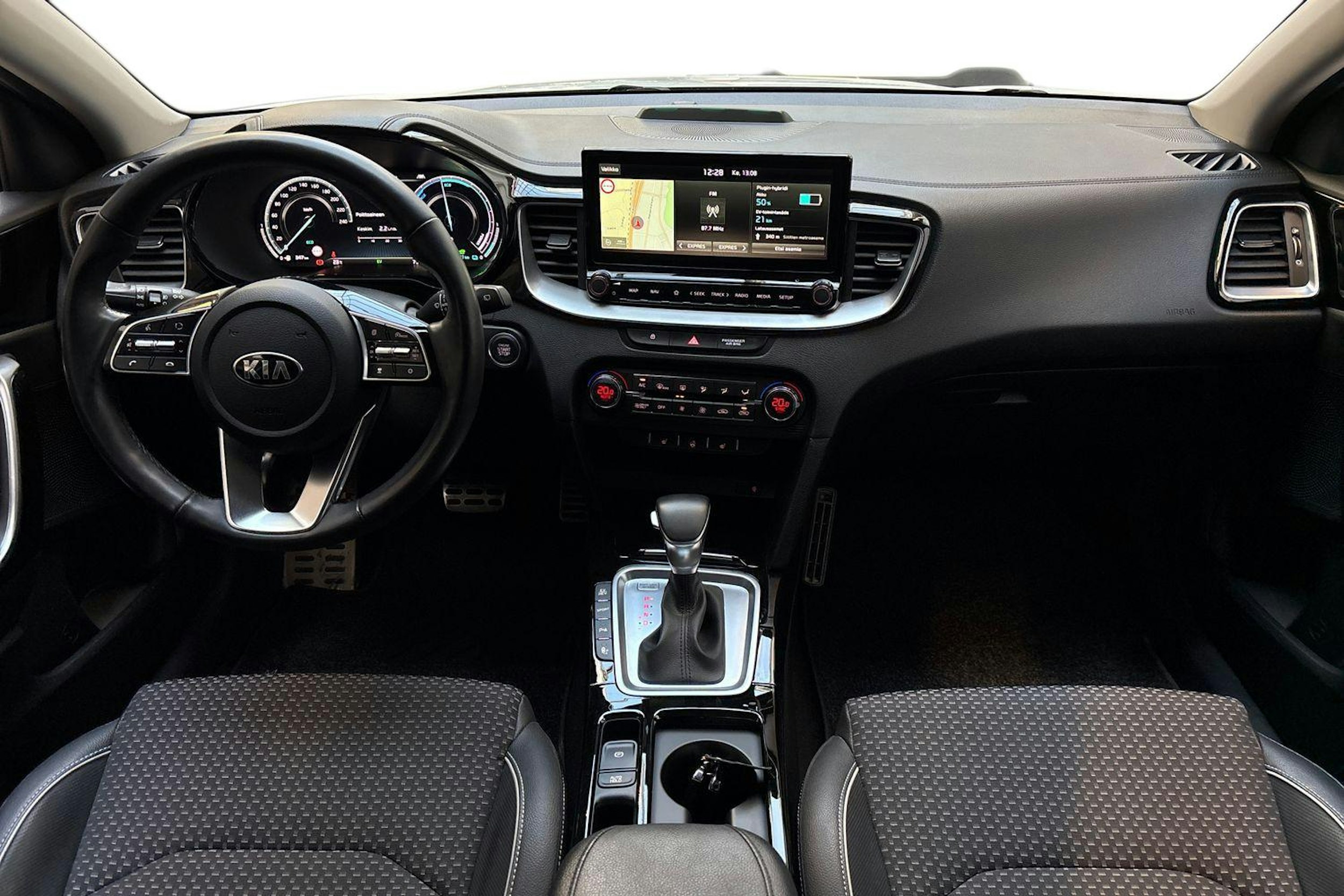 Valkoinen Kia XCeed 2020 kuva 9.