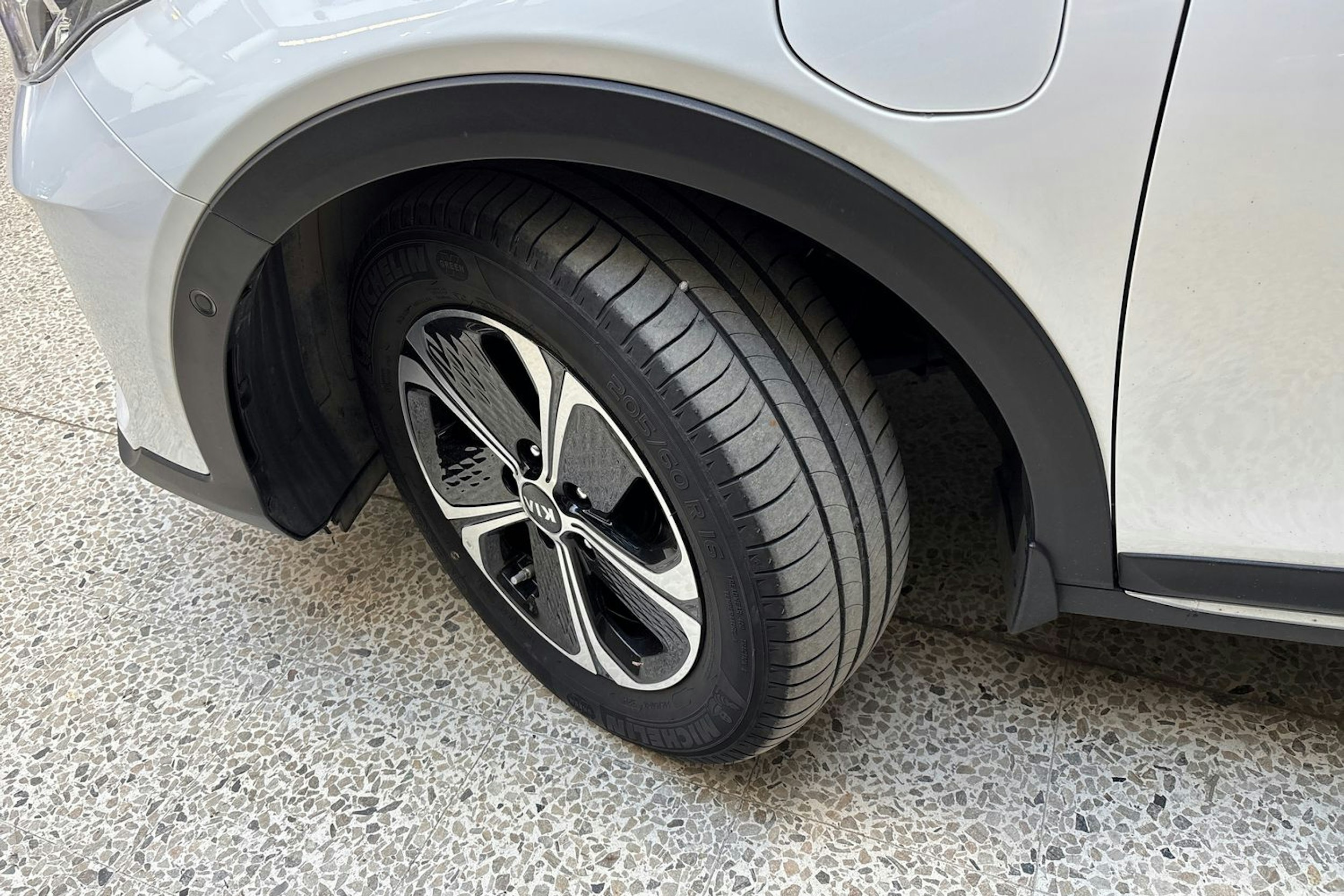 Valkoinen Kia XCeed 2020 kuva 13.