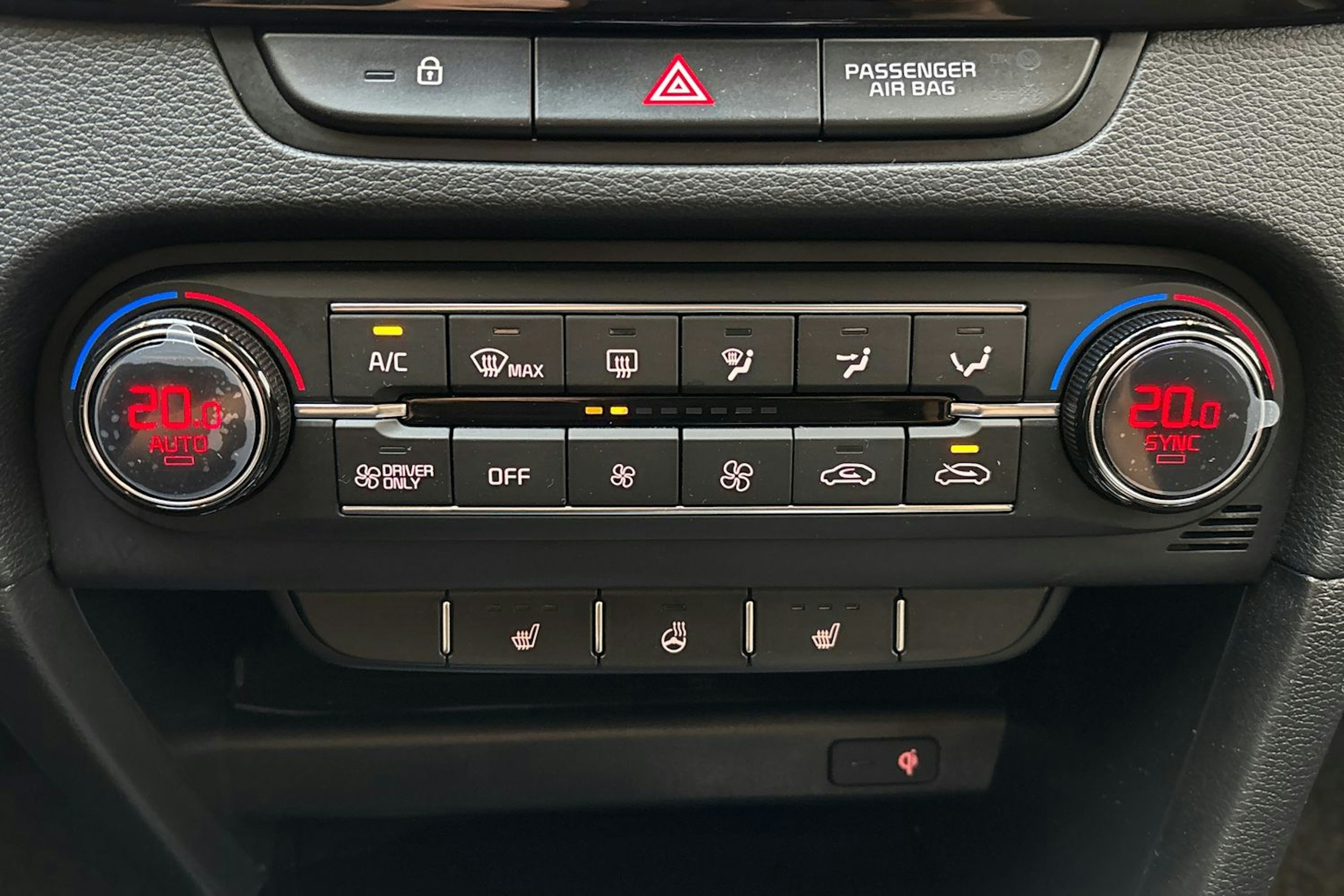 Valkoinen Kia XCeed 2020 kuva 23.