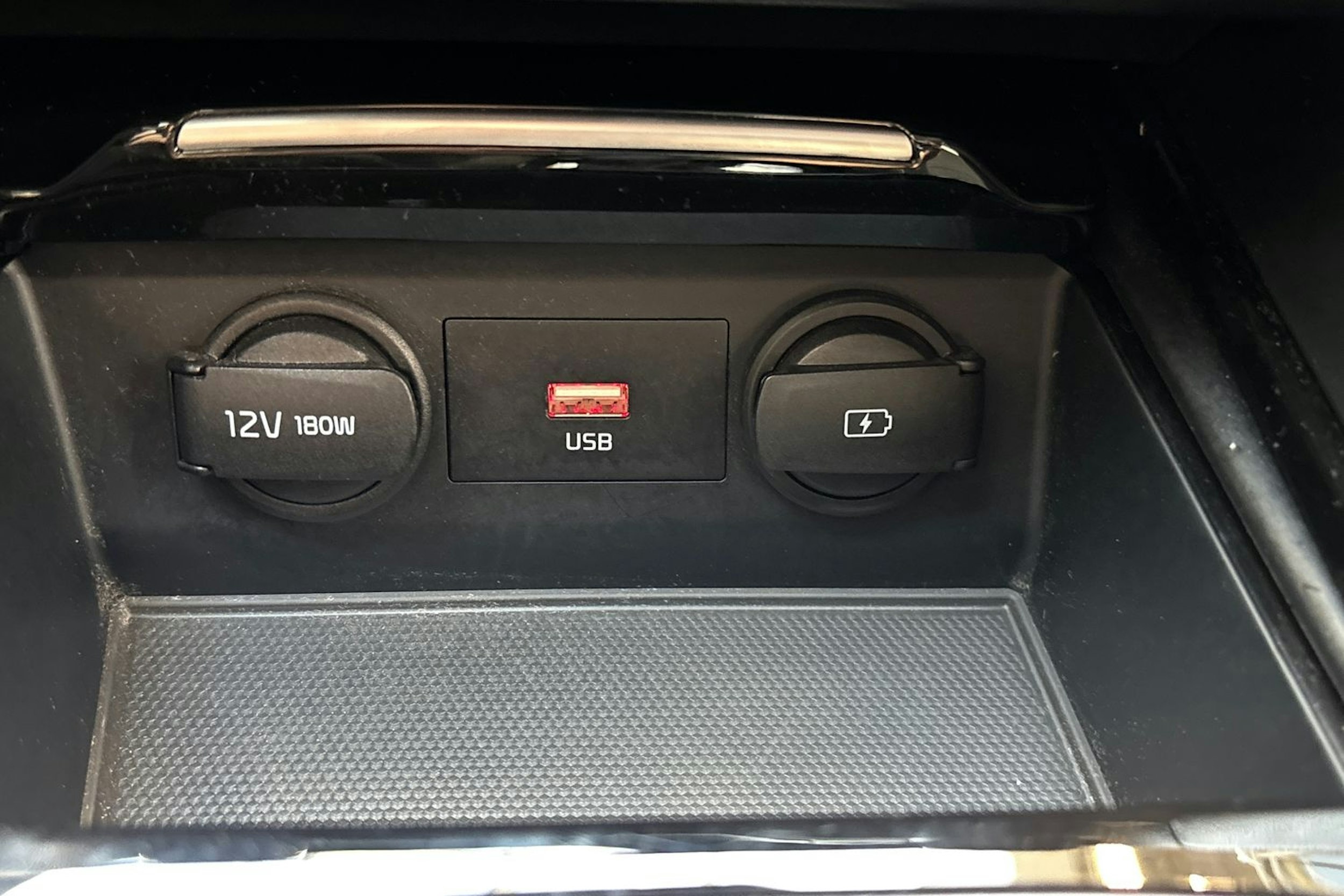 Valkoinen Kia XCeed 2020 kuva 24.