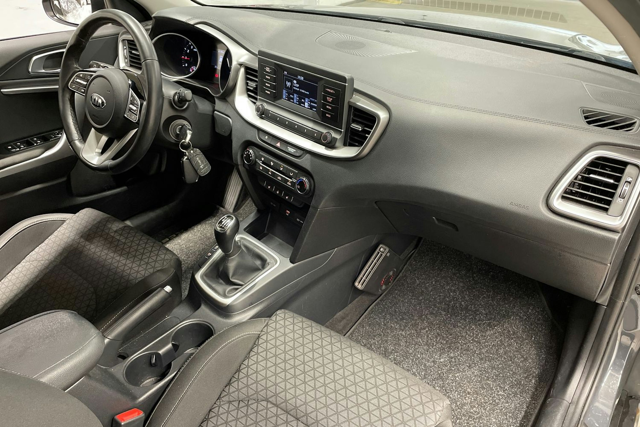harmaa Kia XCeed 2020 kuva 25.