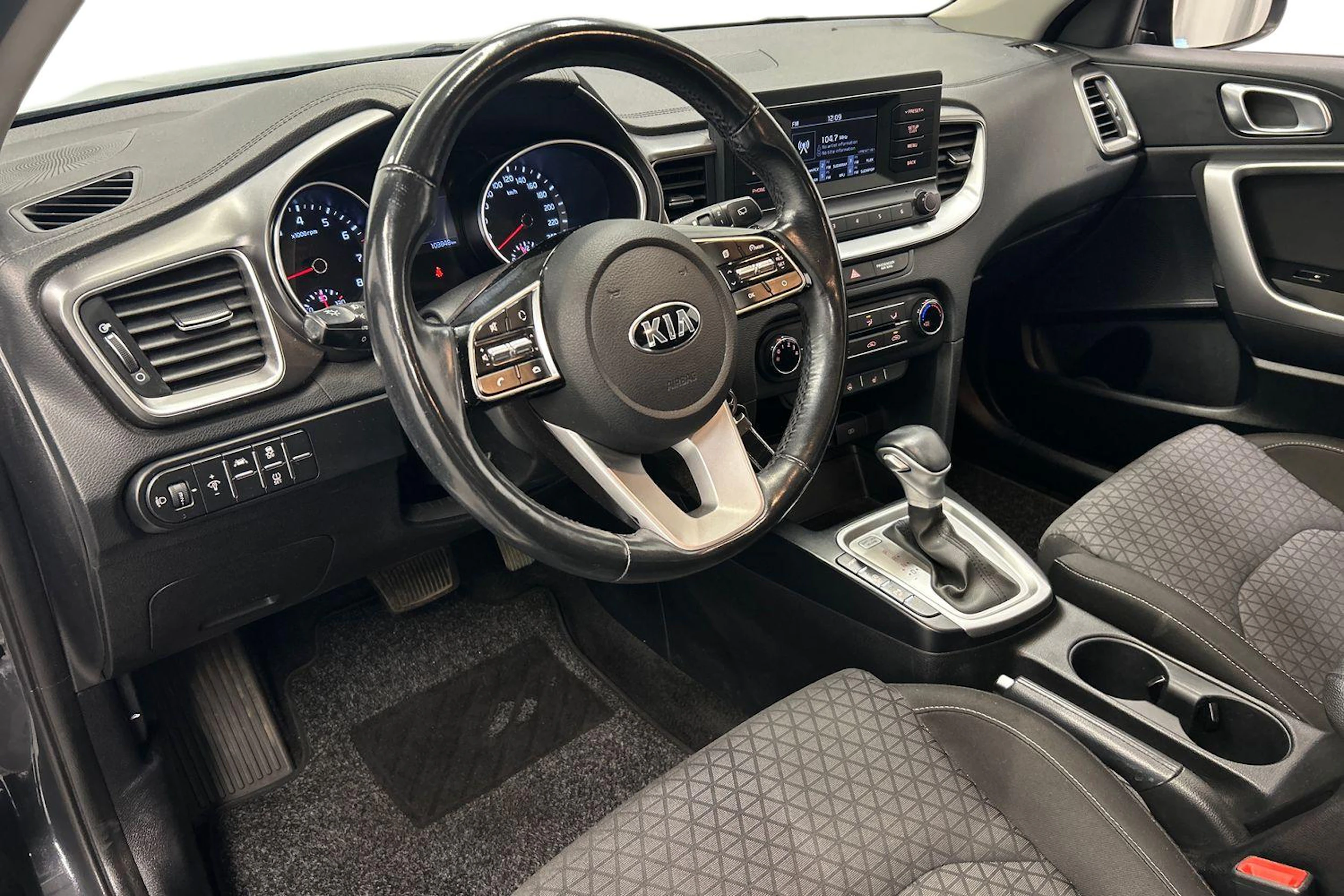 harmaa Kia XCeed 2020 kuva 6.