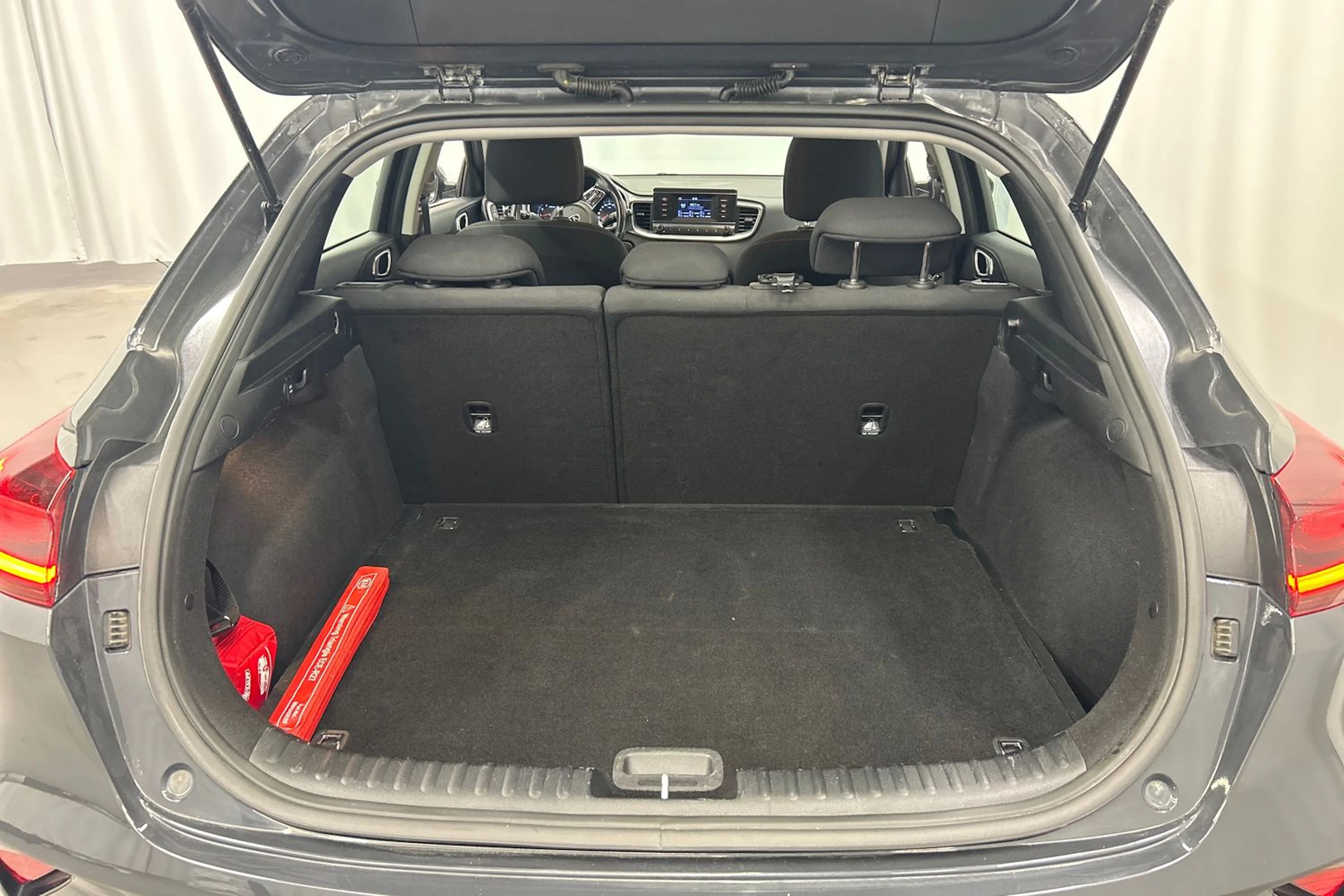 harmaa Kia XCeed 2020 kuva 12.