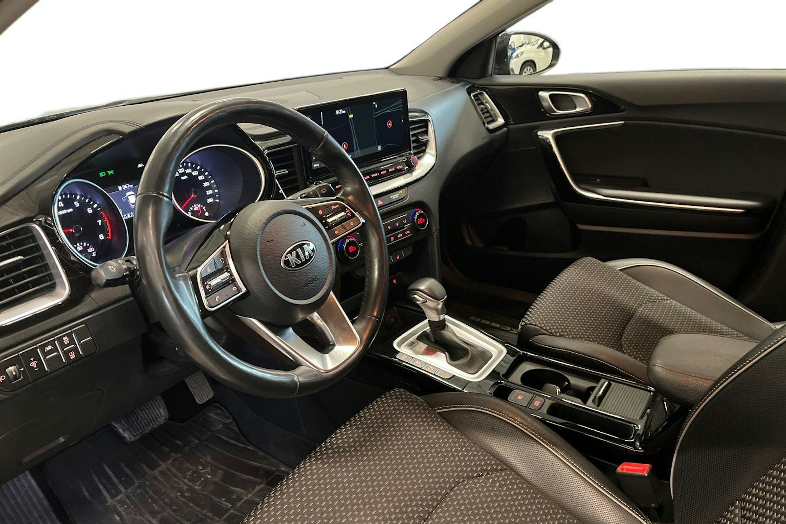 Musta Kia XCeed 2021 kuva 6.