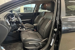 Musta Kia XCeed 2021 kuva 11.