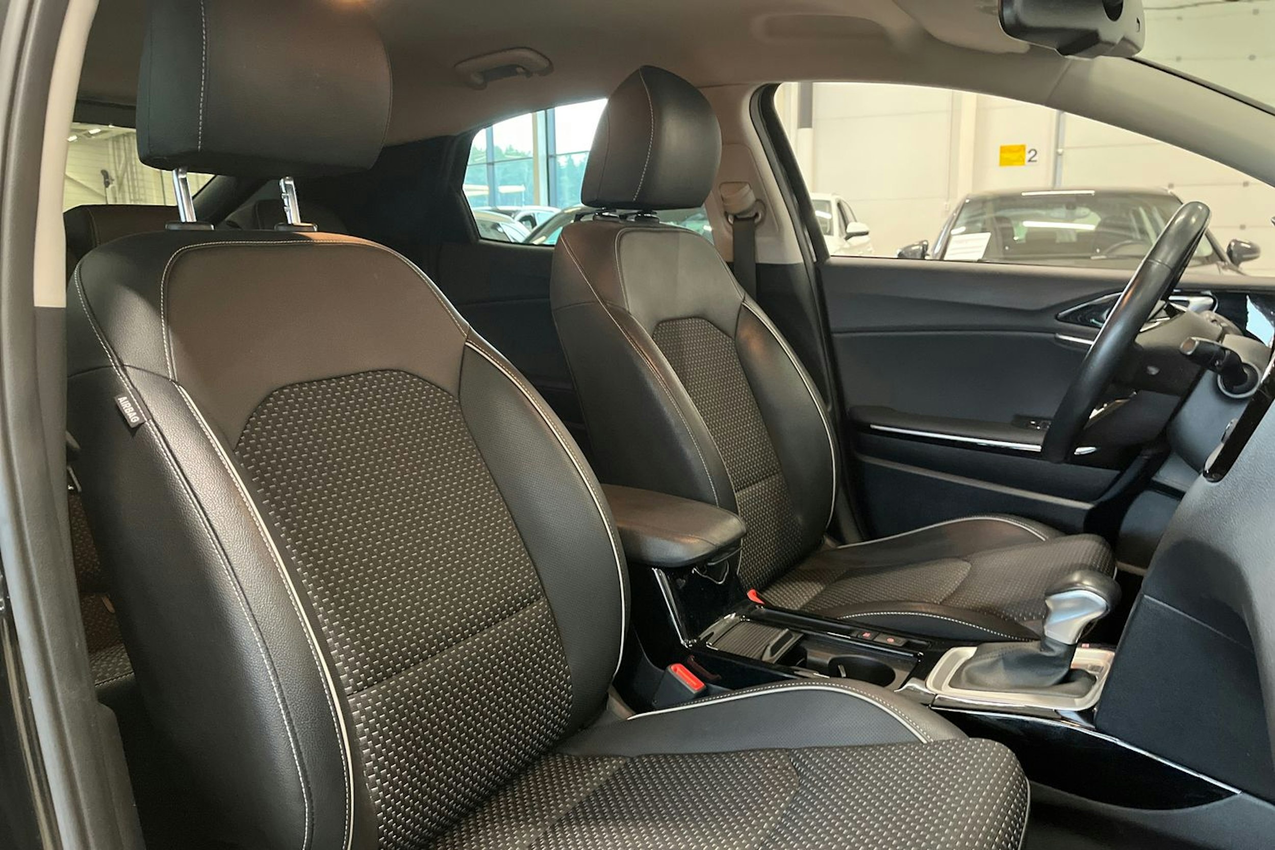 Musta Kia XCeed 2021 kuva 13.