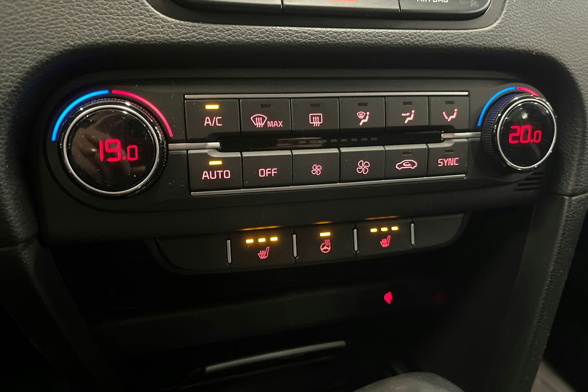 Musta Kia XCeed 2021 kuva 24.