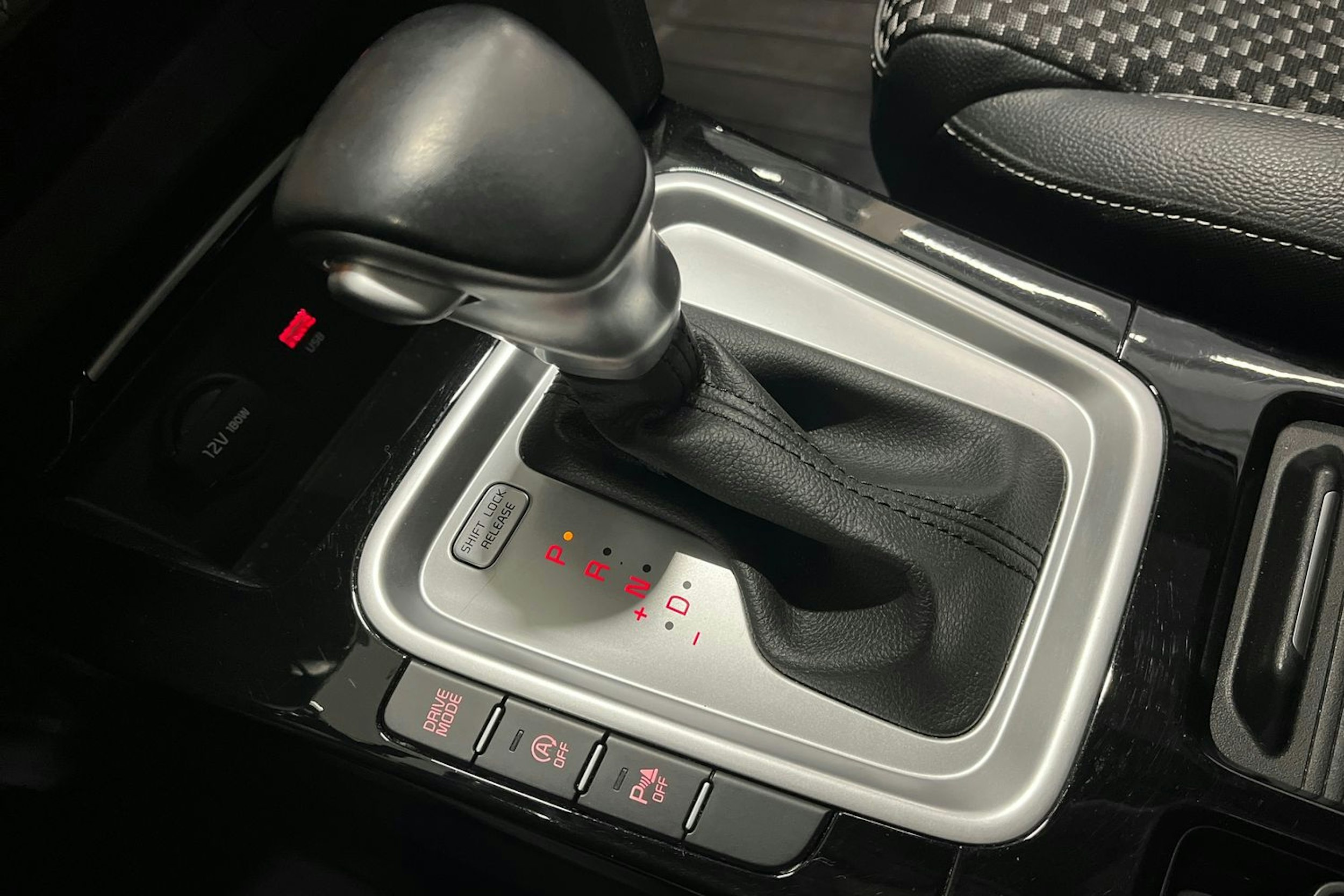 Musta Kia XCeed 2021 kuva 25.