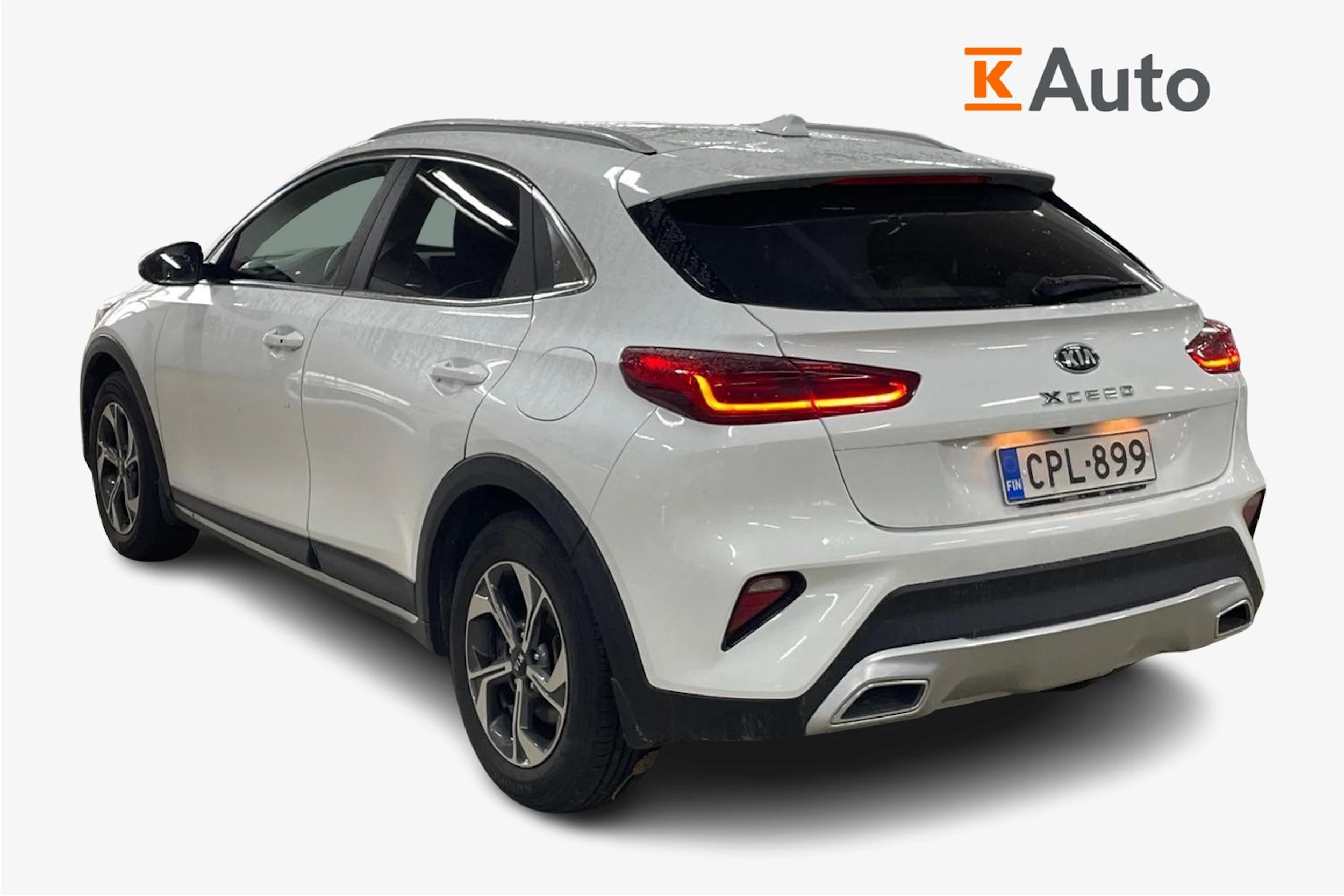 Valkoinen Kia XCeed 2021 kuva 2.