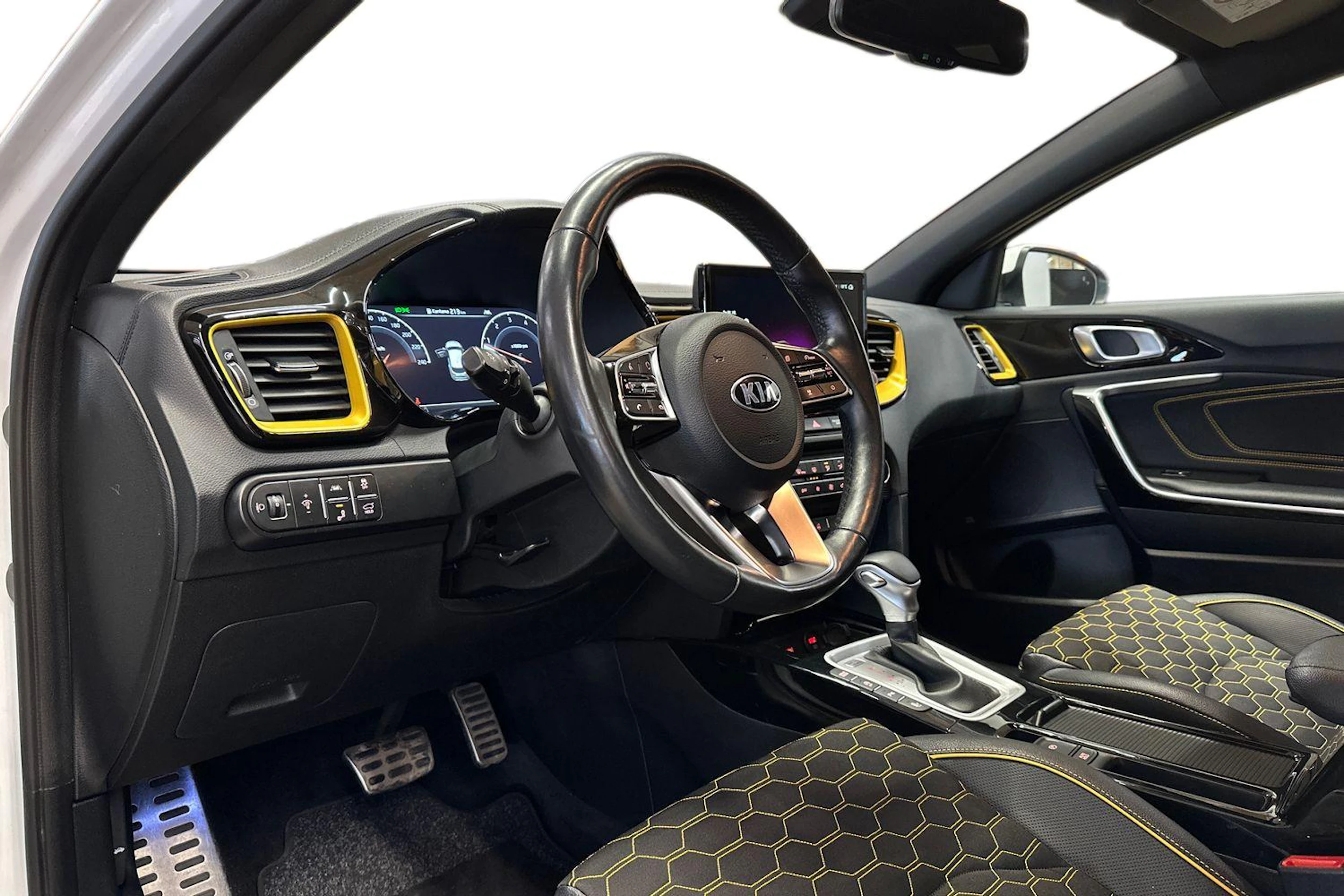 valkoinen Kia XCeed 2021 kuva 6.